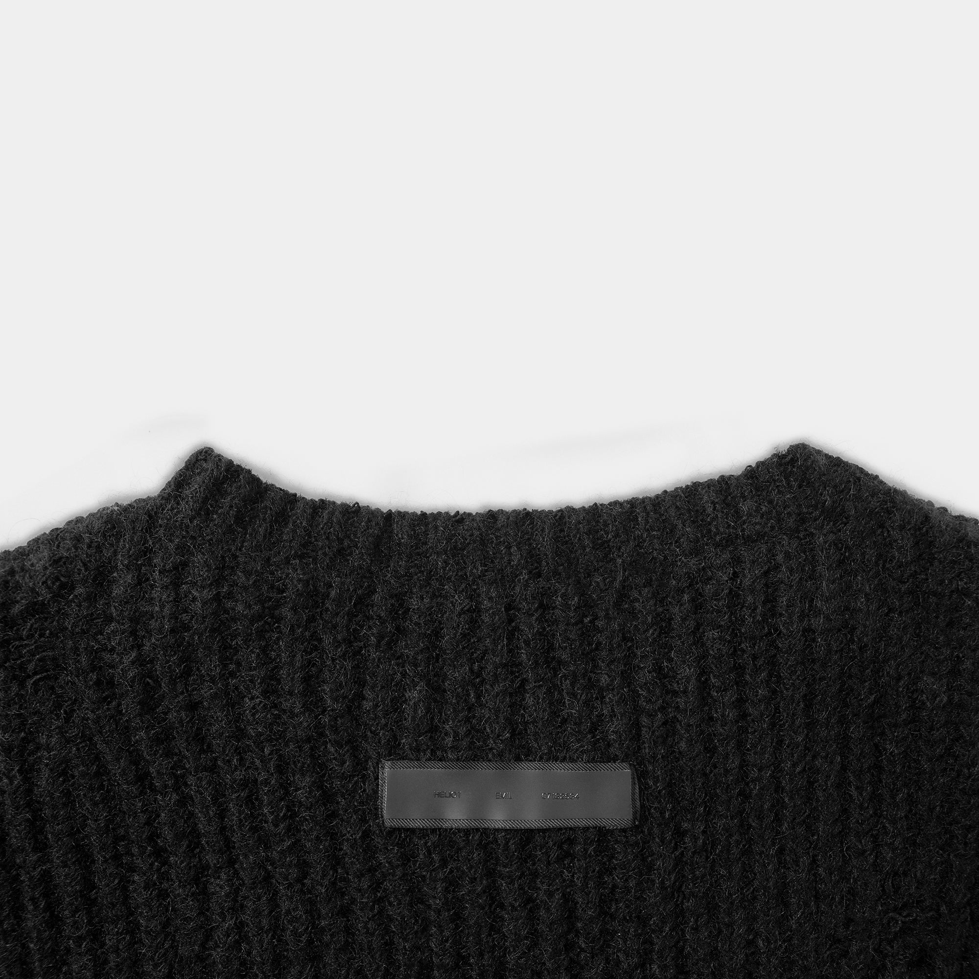 HE, product: INTERFERENCE KNIT (Fig. 4)
