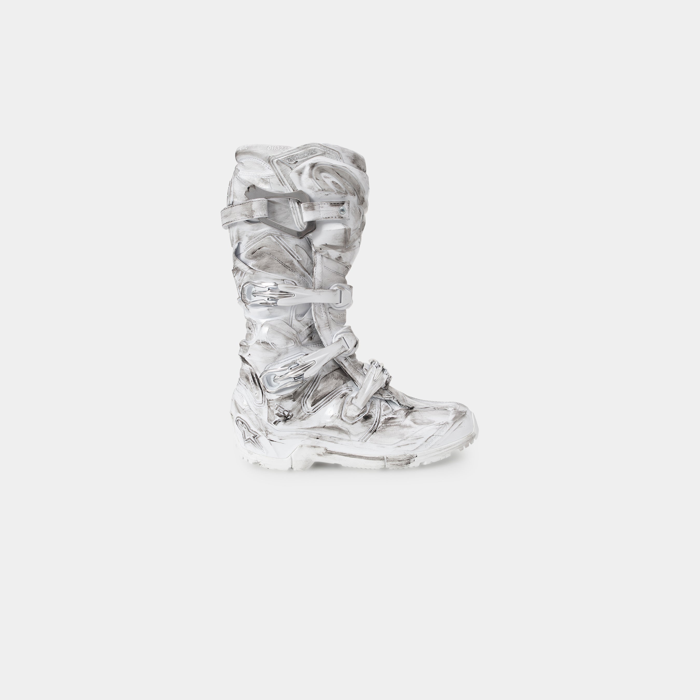 HE, product: IGNITE BOOTS (Fig. 1)
