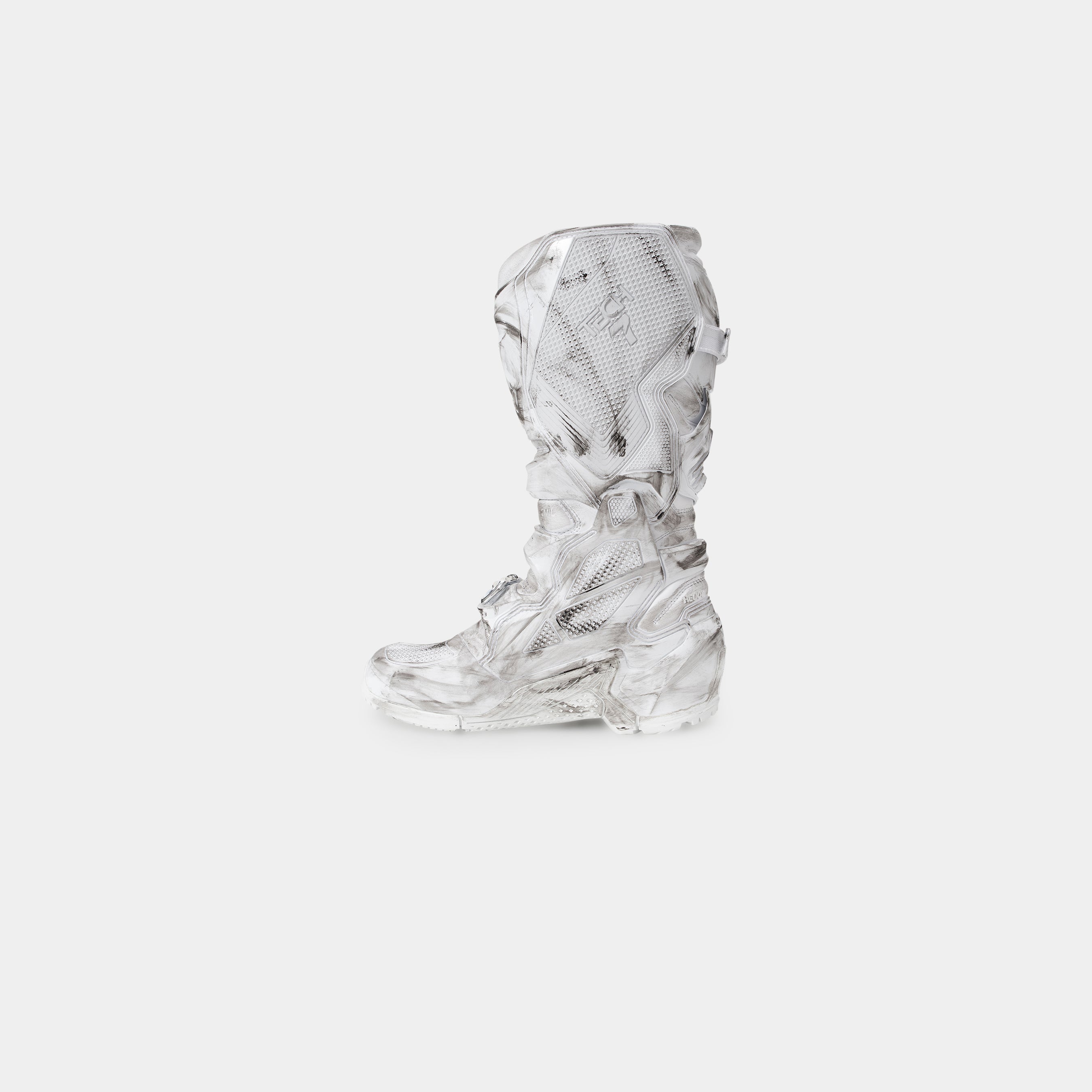 HE, product: IGNITE BOOTS (Fig. 10)