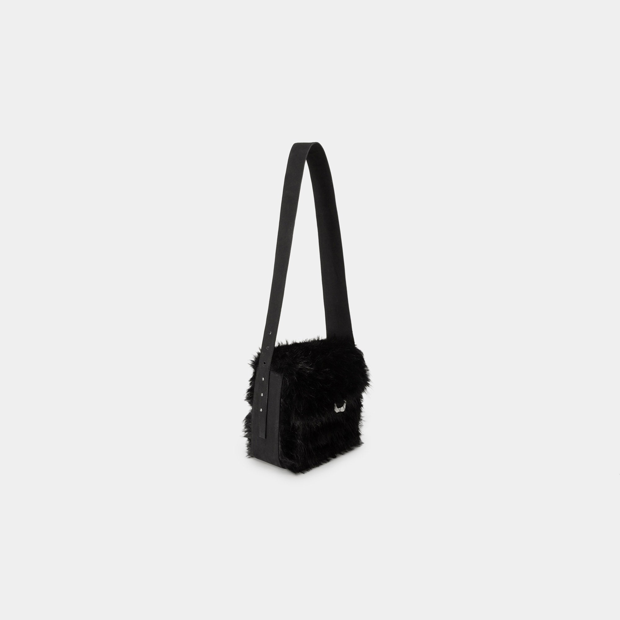 HE, product: ELUENT CANVAS BAG BLACK FAUX FUR (Fig. 6)