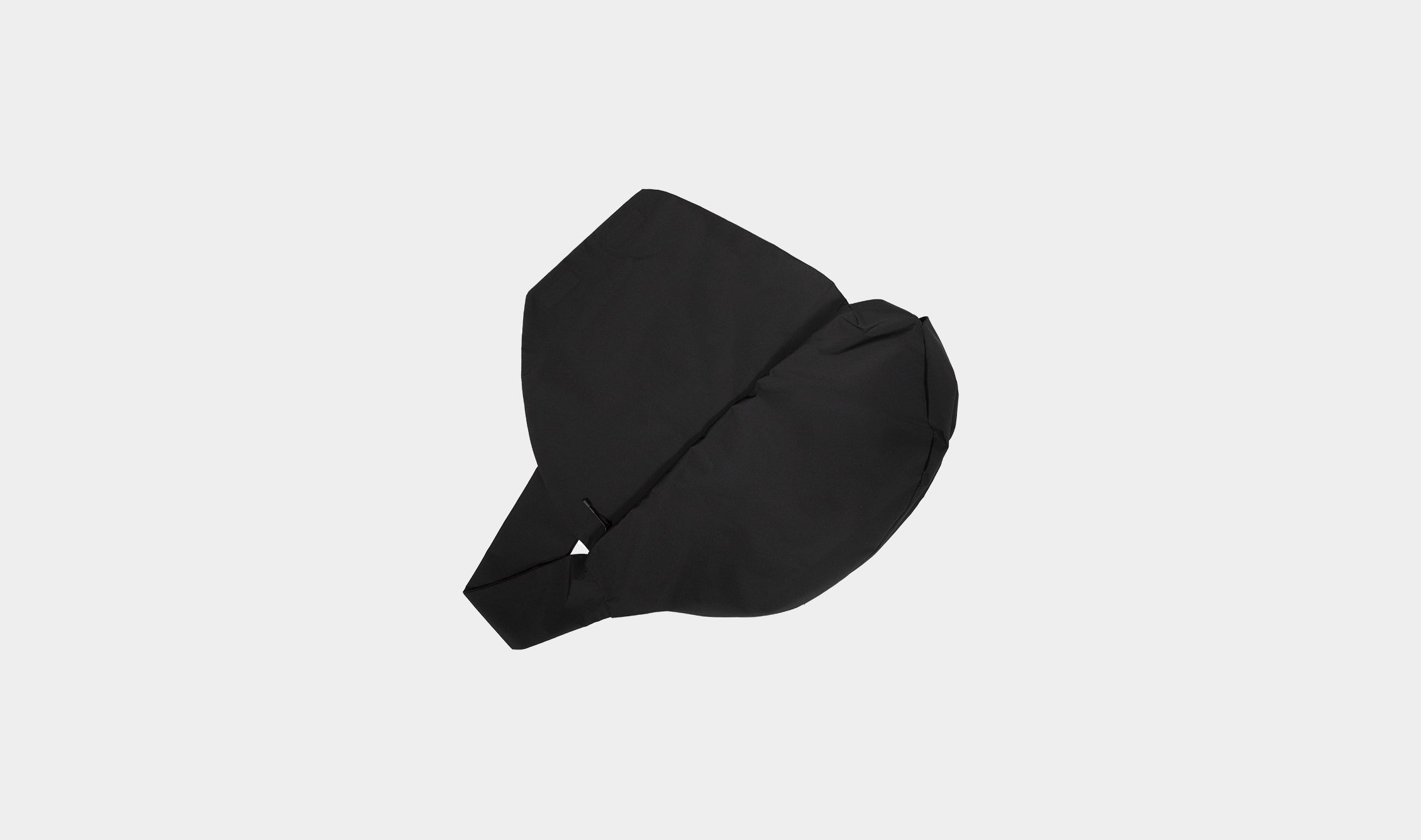 HELIOT EMIL スモール アシンメトリーバッグ　ブラック Heliot Emil SMALL ASYMMETRIC BAG - BLACK | Garmentory