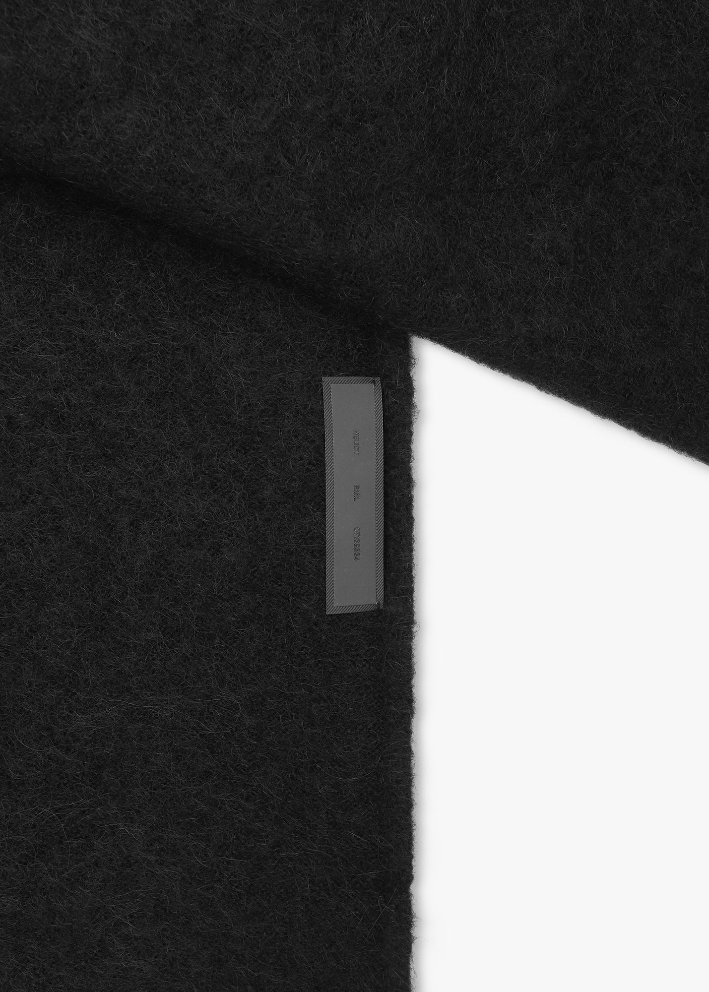 HE, product: BLUR SCARF (Fig. 9)