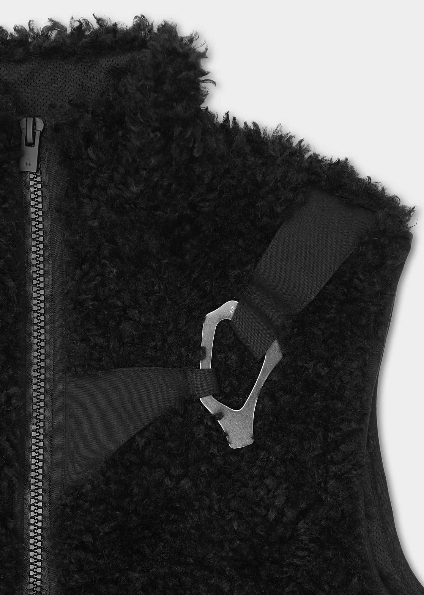 HE, product: CHIAROSCURO VEST (Fig. 10)