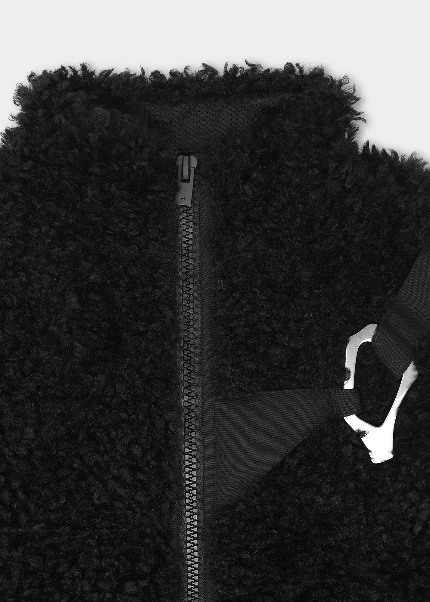 HE, product: CHIAROSCURO VEST (Fig. 11)