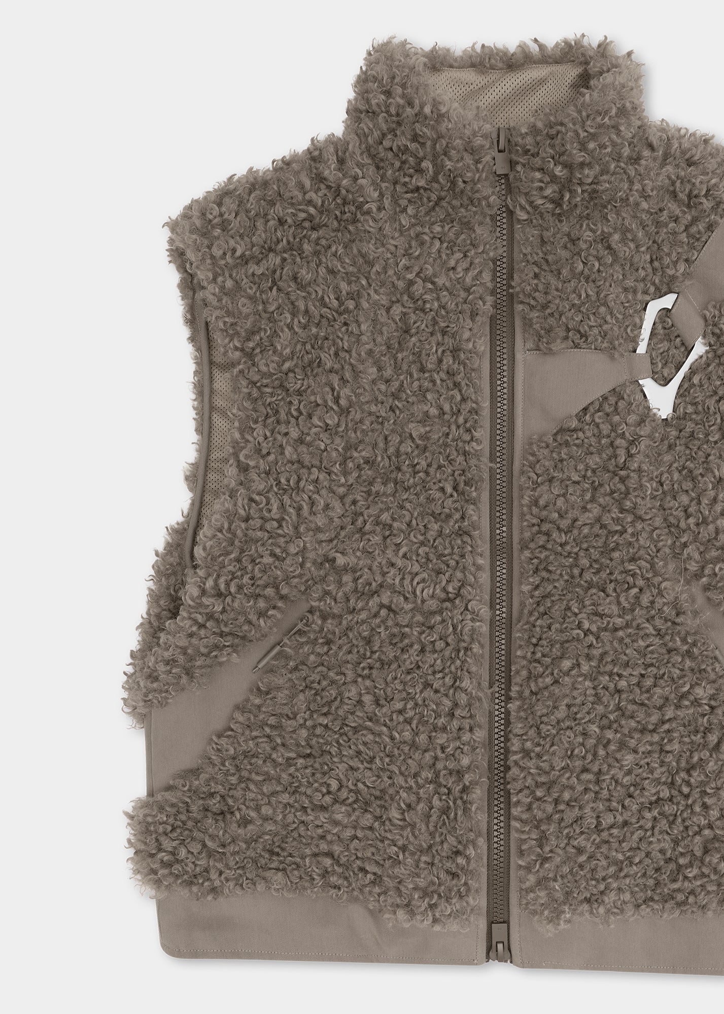 HE, product: CHIAROSCURO VEST (Fig. 11)