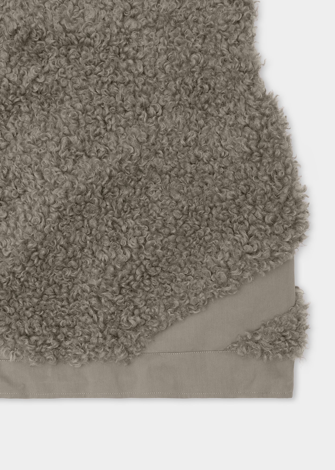 HE, product: CHIAROSCURO VEST (Fig. 9)