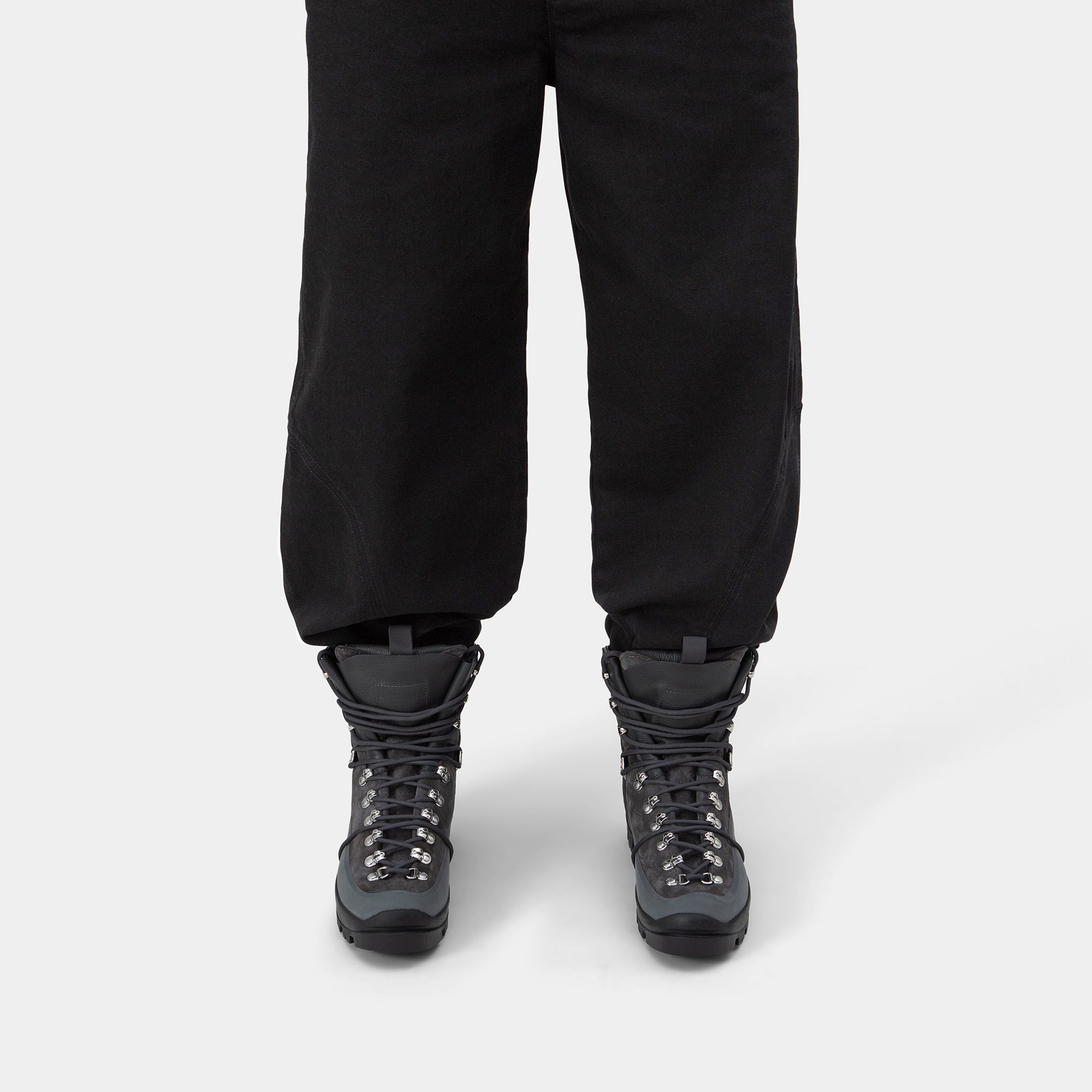 HE, product: HIKING BOOTS (Fig. 5)