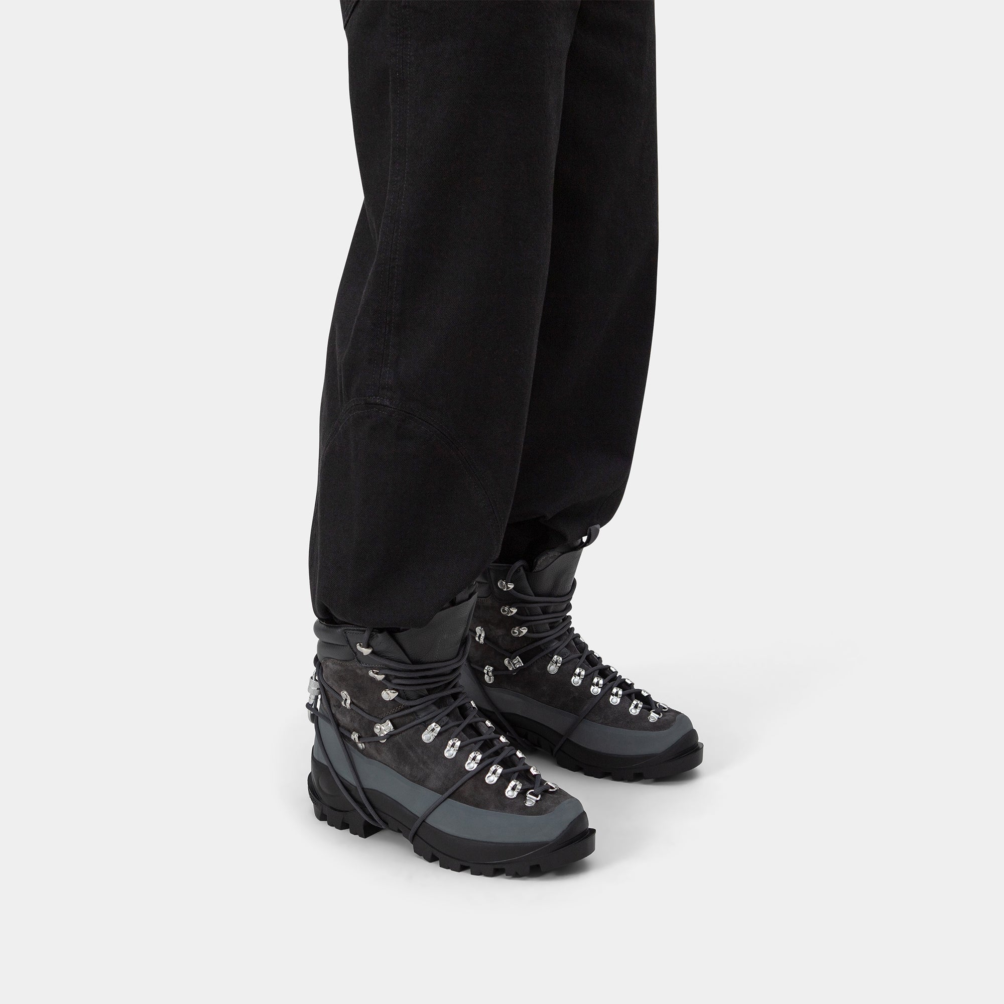 HE, product: HIKING BOOTS (Fig. 2)