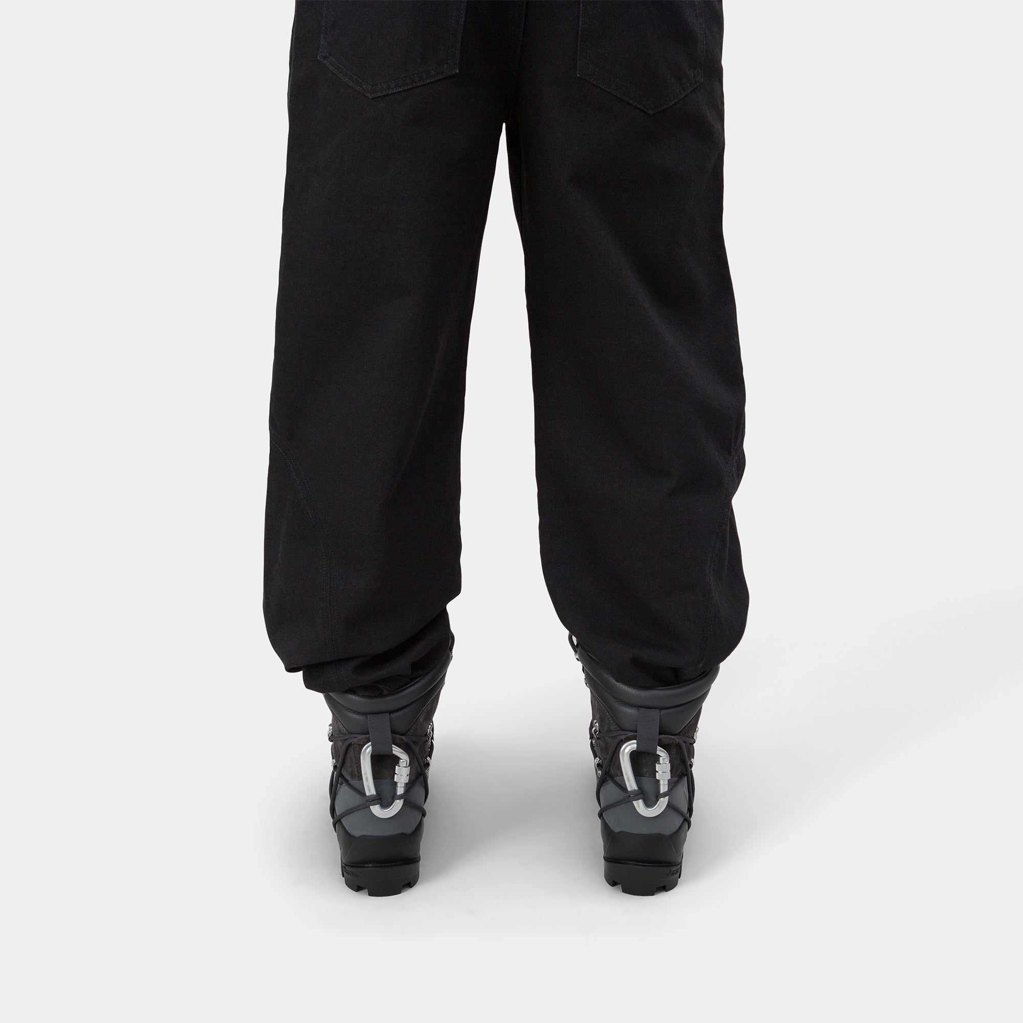 HE, product: HIKING BOOTS (Fig. 4)