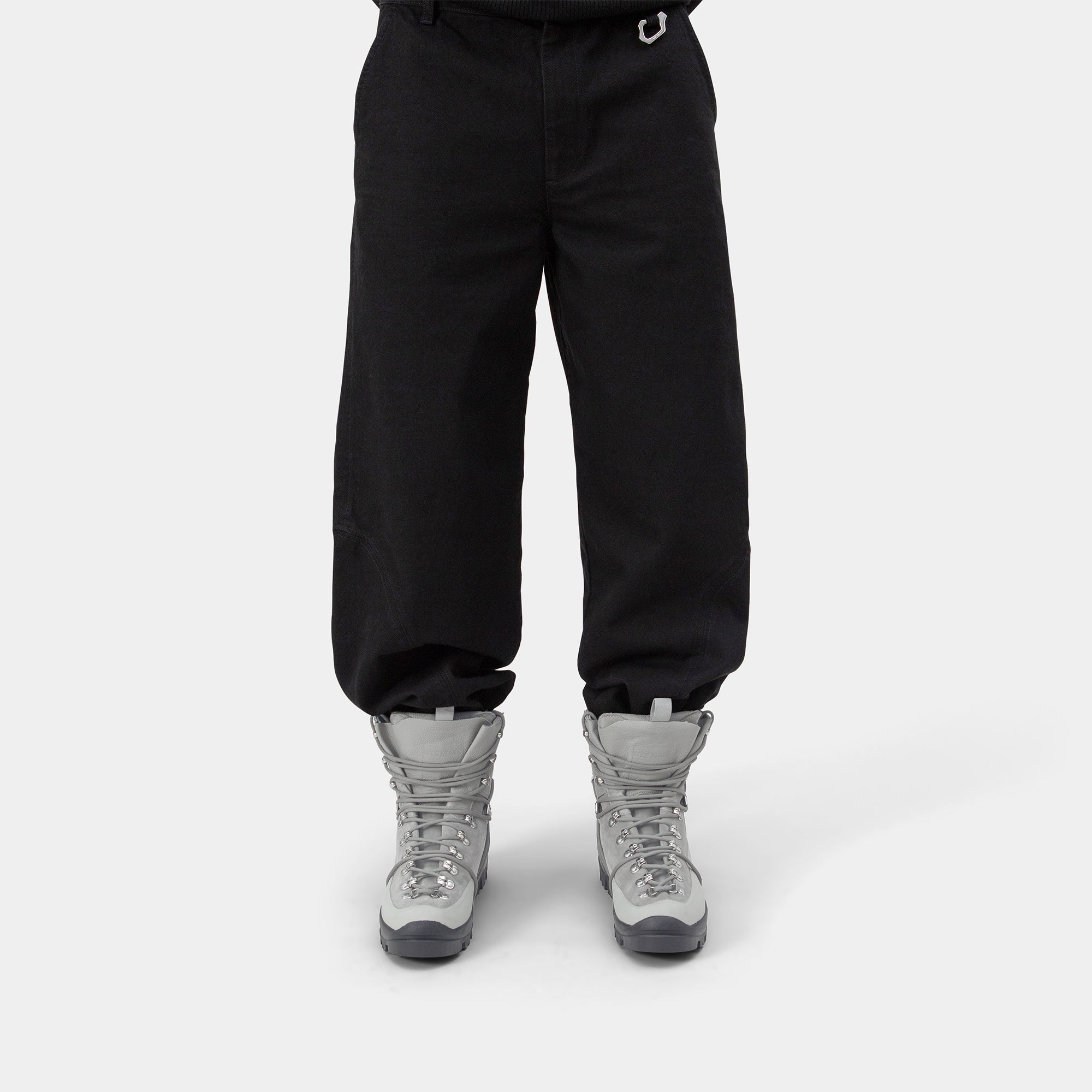 HE, product: HIKING BOOTS (Fig. 4)