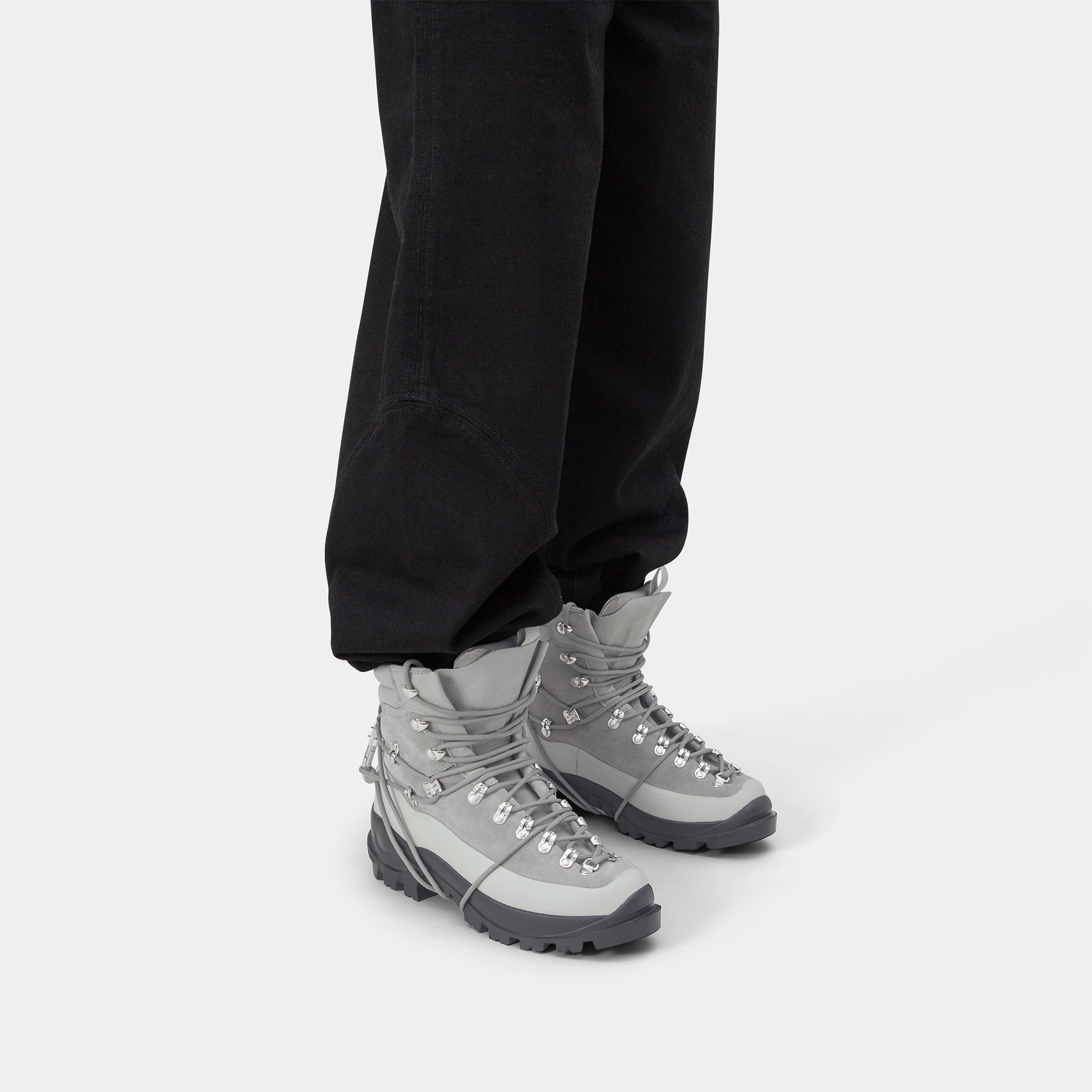 HE, product: HIKING BOOTS (Fig. 2)