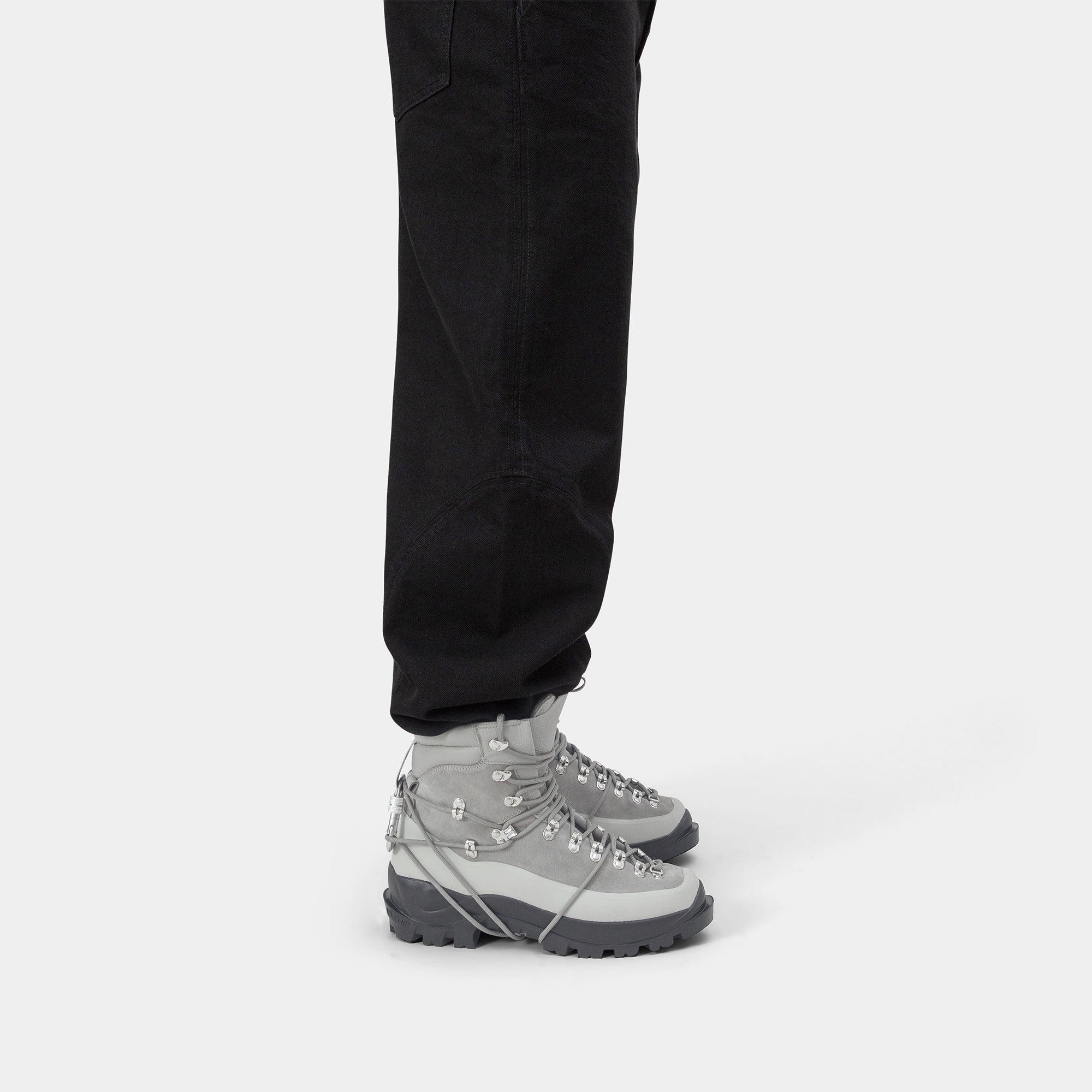 HE, product: HIKING BOOTS (Fig. 3)