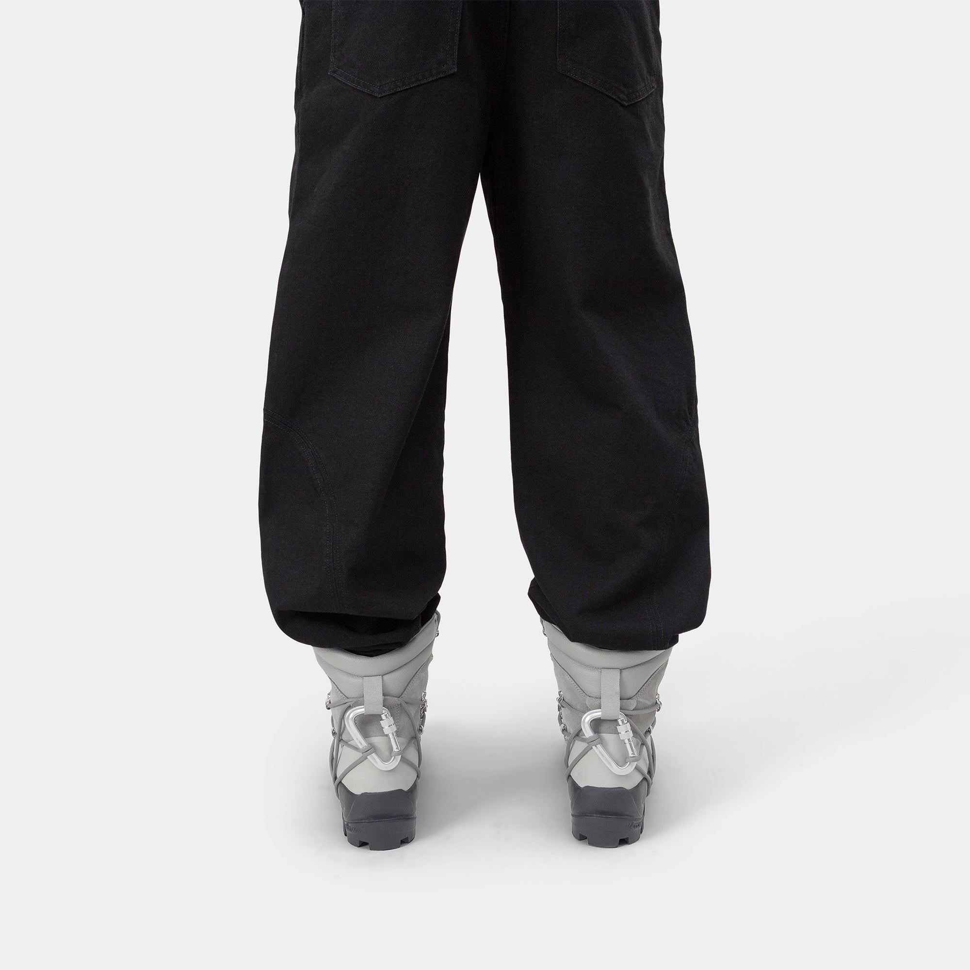 HE, product: HIKING BOOTS (Fig. 5)