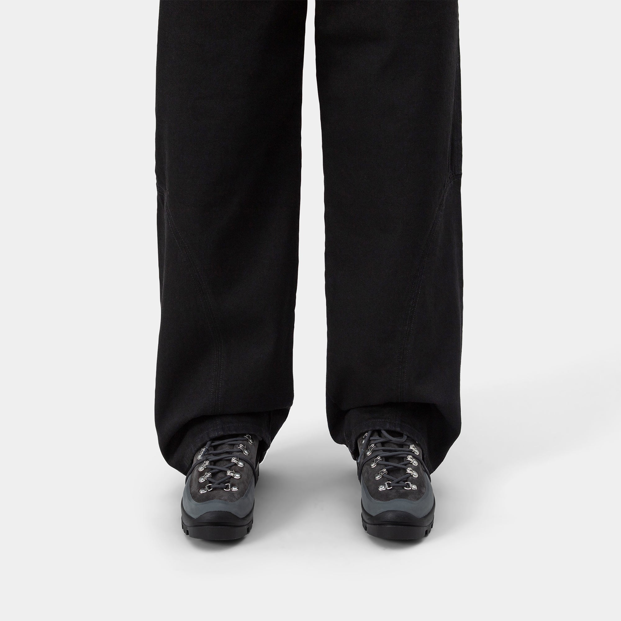 HE, product: LOW HIKING BOOTS (Fig. 3)