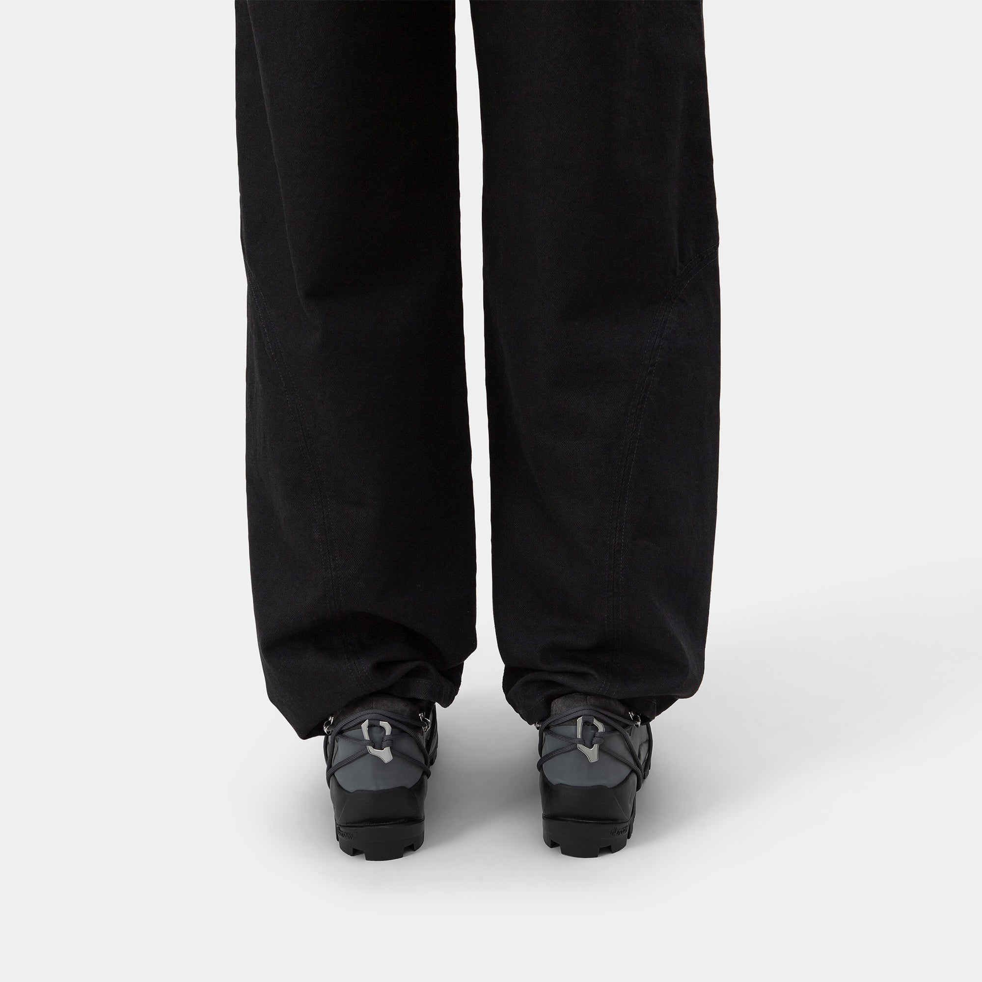 HE, product: LOW HIKING BOOTS (Fig. 5)