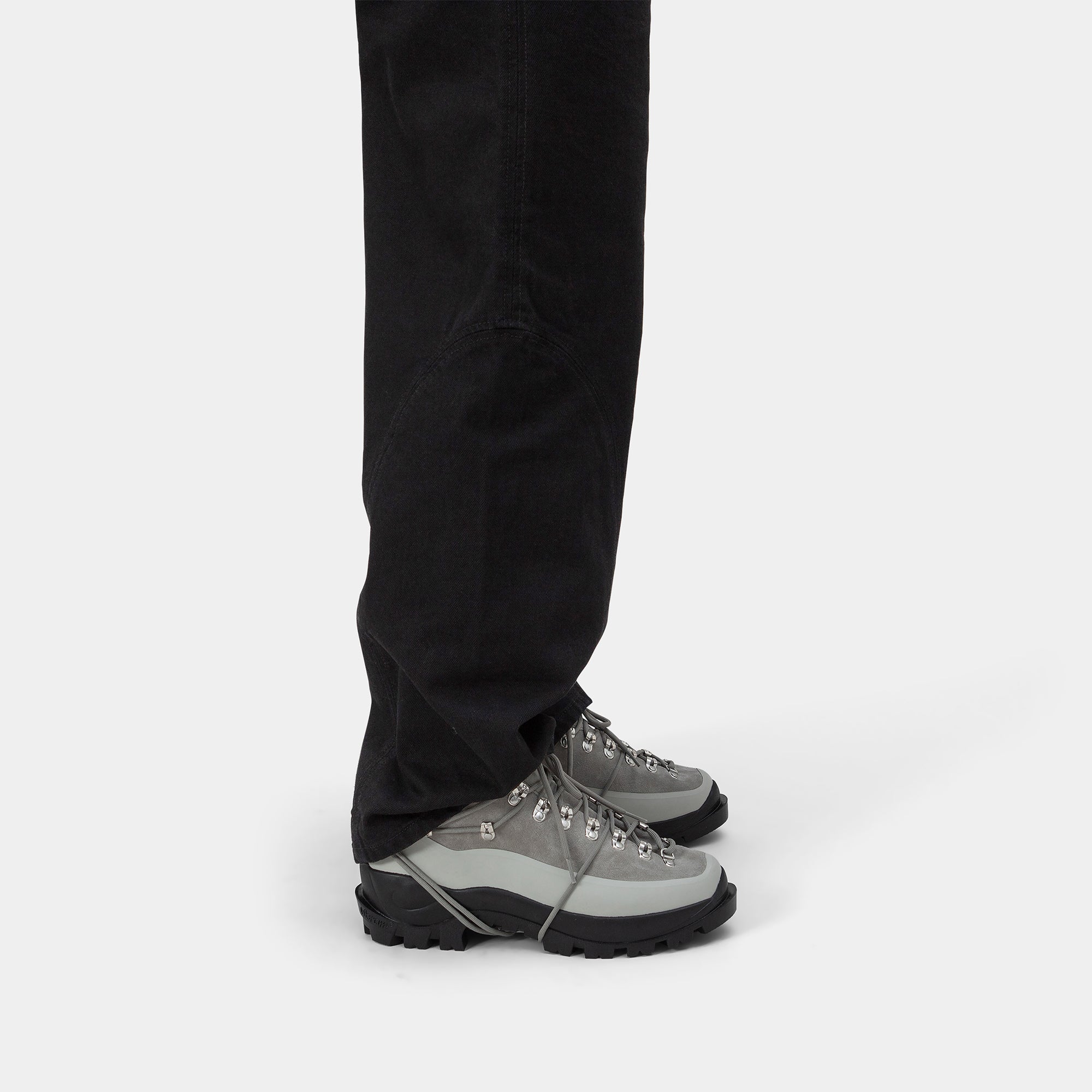 HE, product: LOW HIKING BOOTS (Fig. 4)