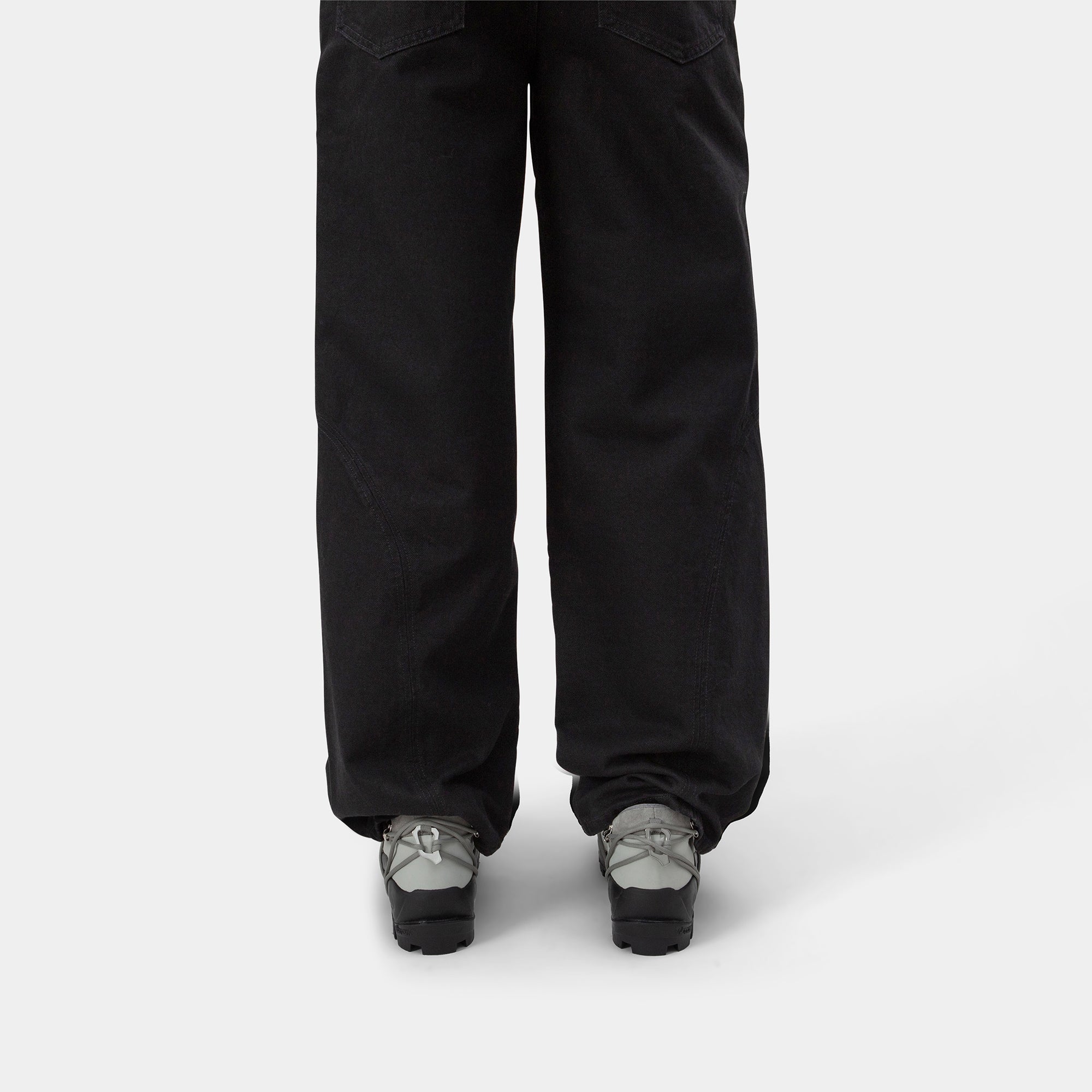 HE, product: LOW HIKING BOOTS (Fig. 5)