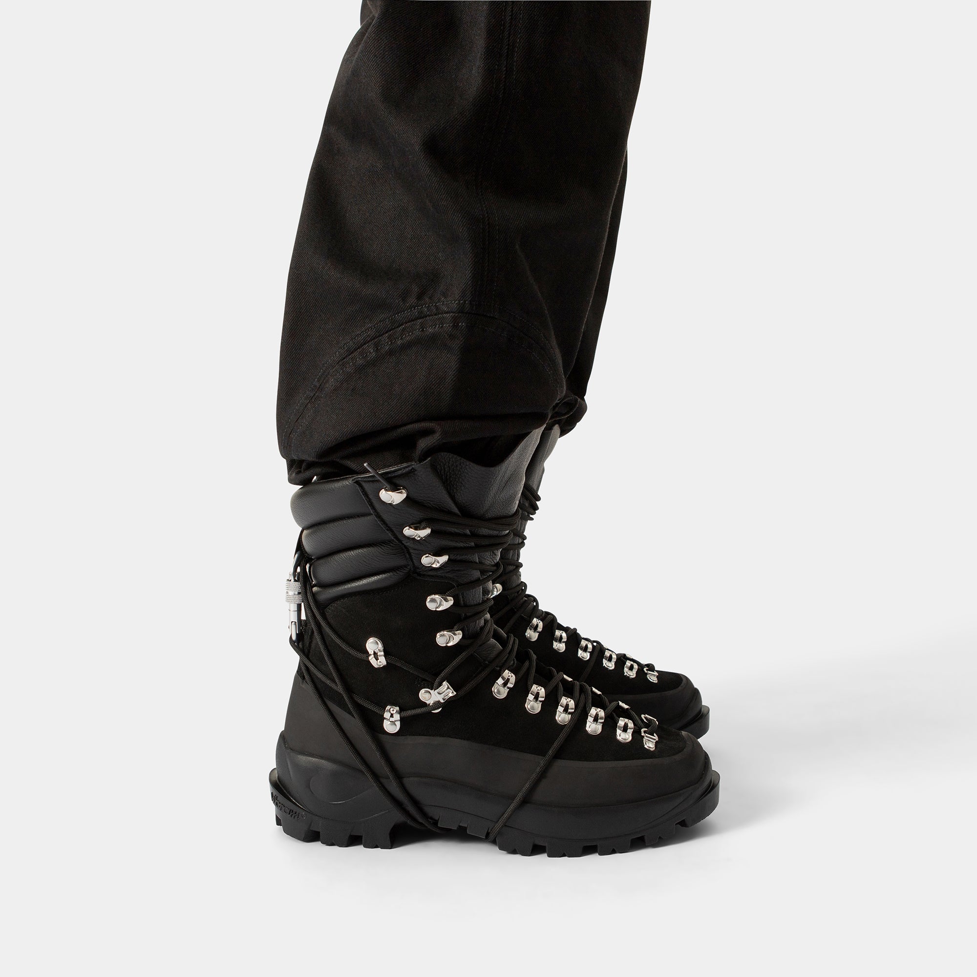 HE, product: TALL HIKING BOOTS (Fig. 3)