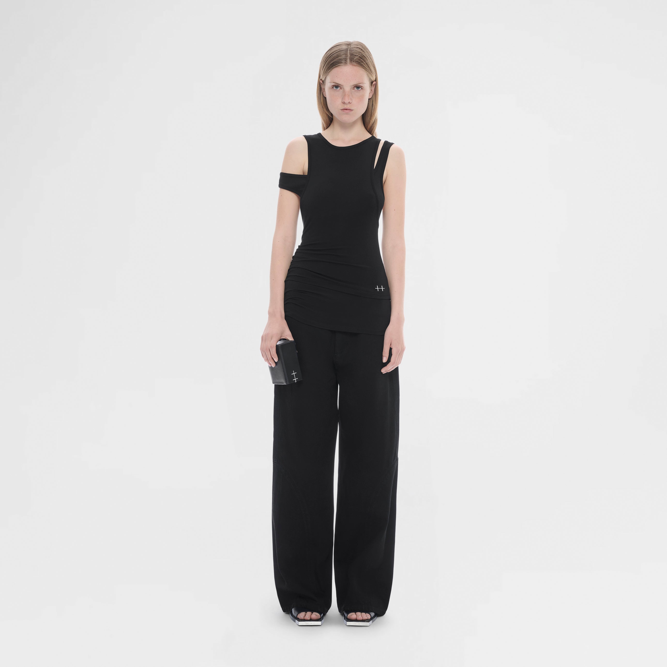 HE, product: EUDAIMONIA TANK TOP (Fig. 4)