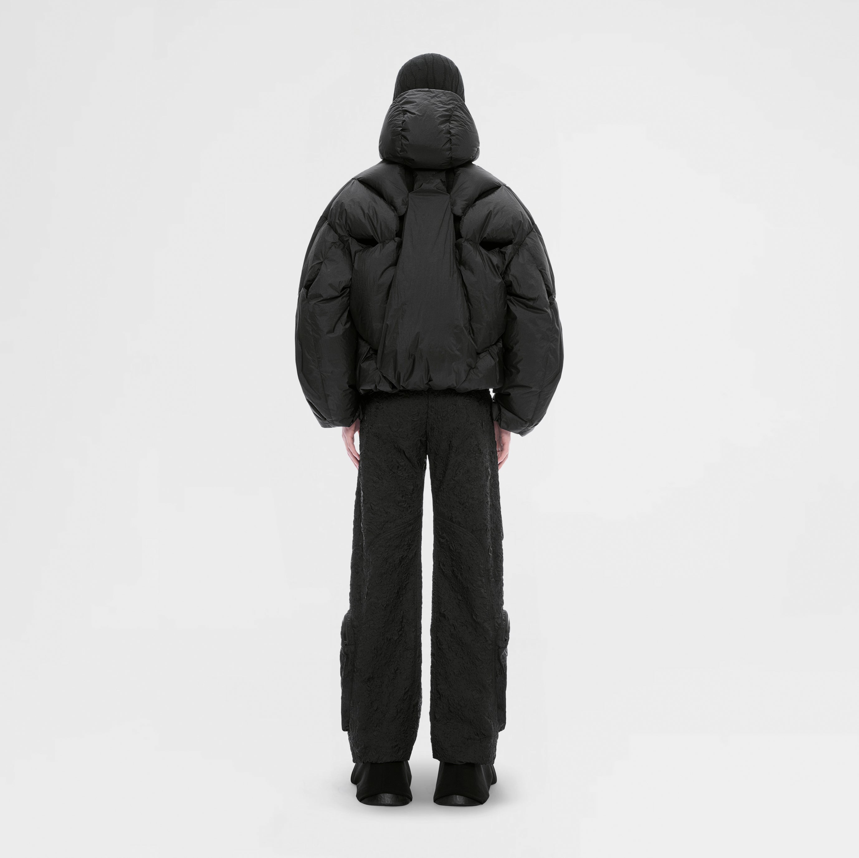 HE, product: VENTIFACT PANTS (Fig. 3)