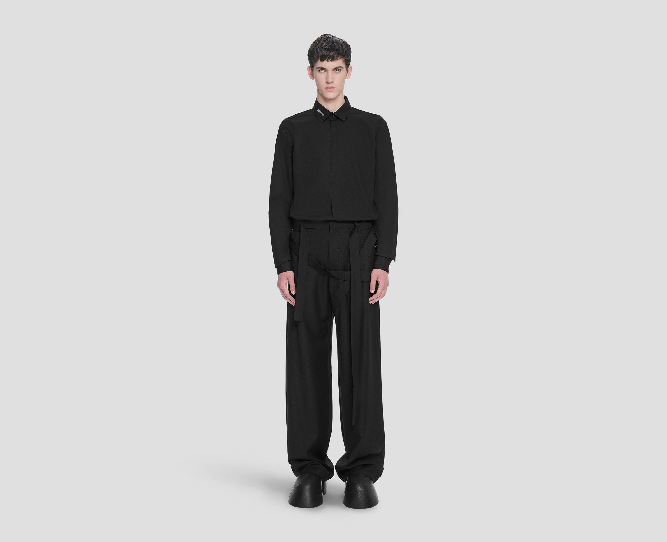 HE, product: AEGIS TAILORED TROUSERS (Fig. 2)