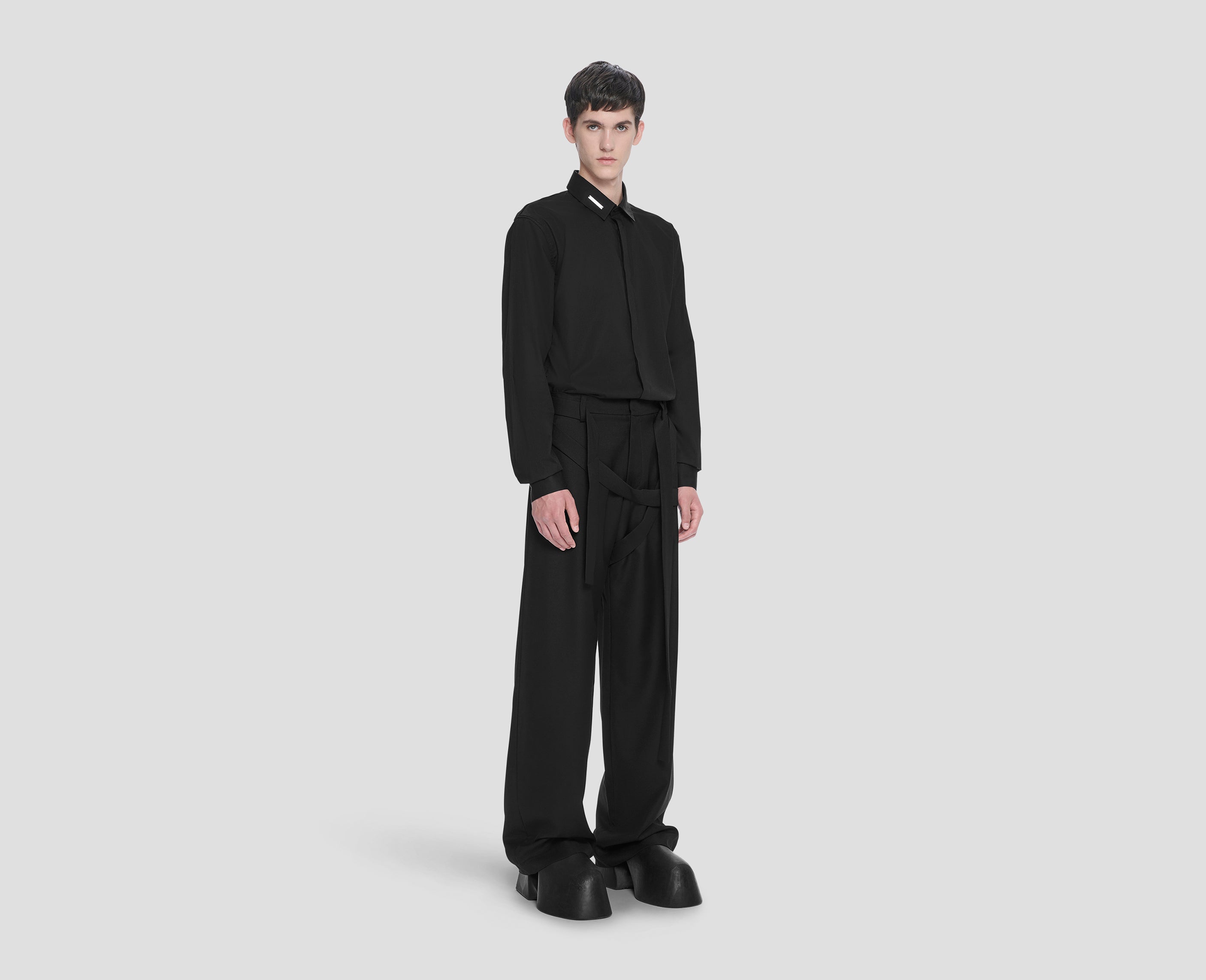 HE, product: AEGIS TAILORED TROUSERS (Fig. 3)