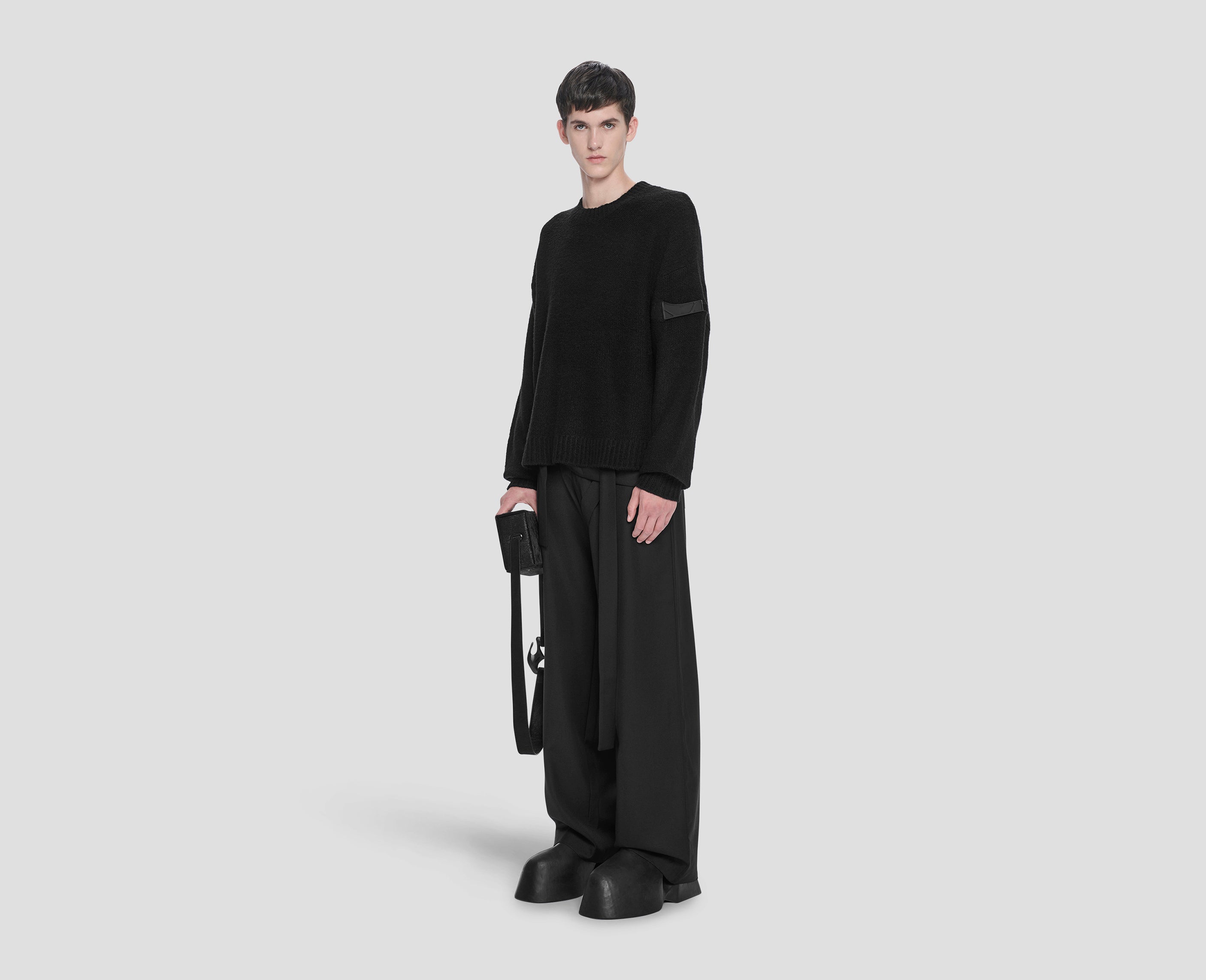 HE, product: INVIOLA CASHMERE CREWNECK (Fig. 3)