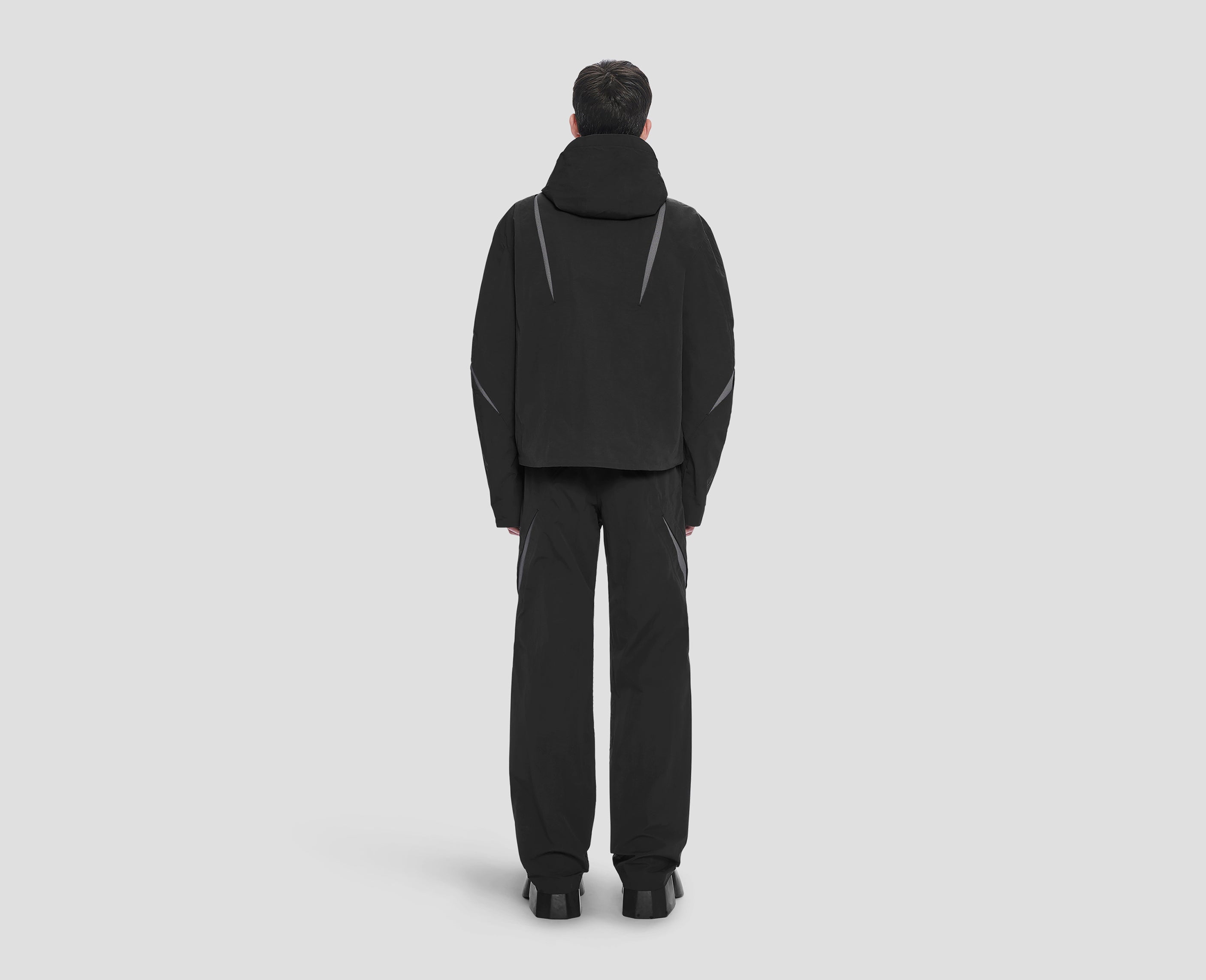HE, product: RESILIENCE TECHNICAL JACKET (Fig. 4)