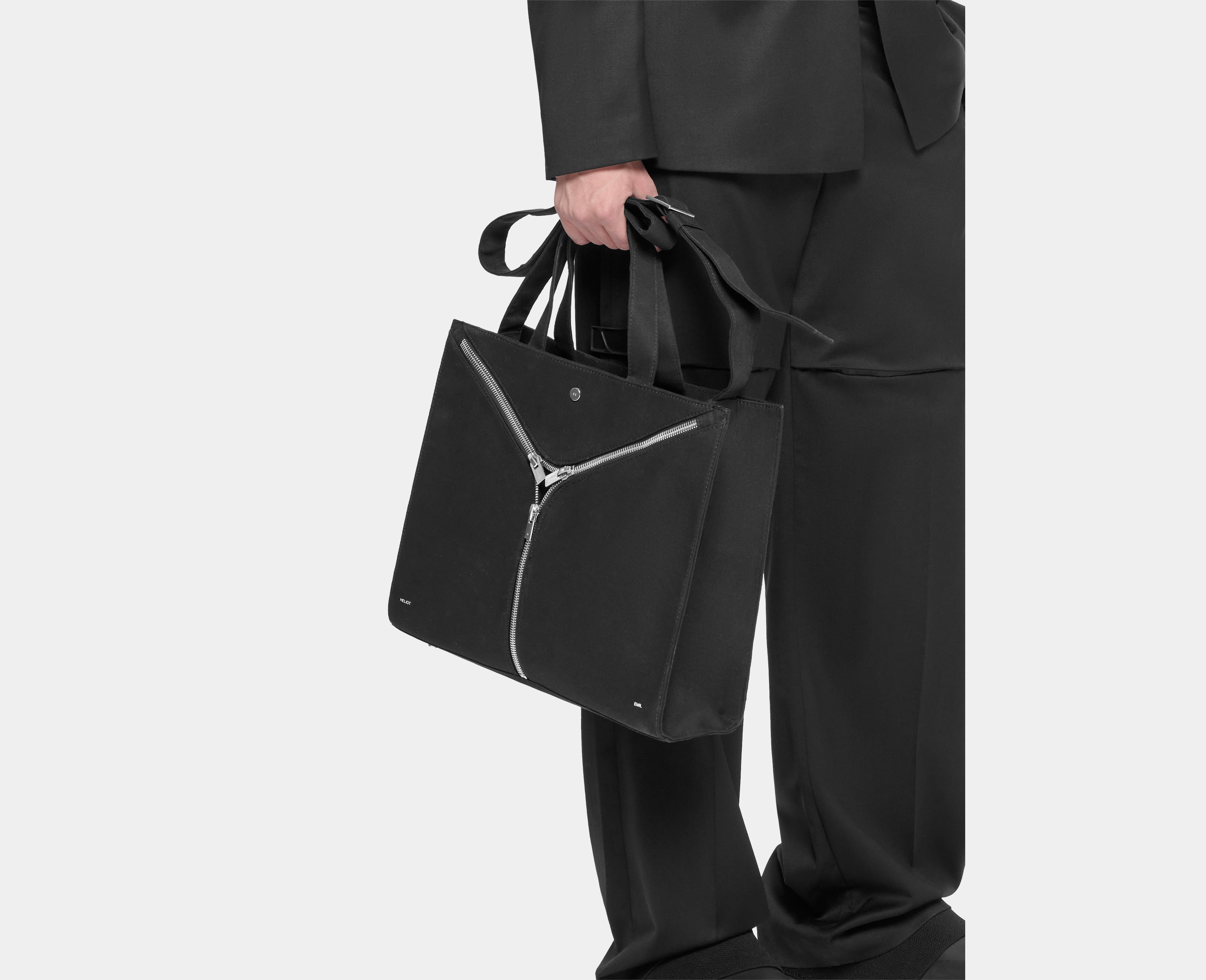 HE, product: TECTON TOTE BAG (Fig. 6)