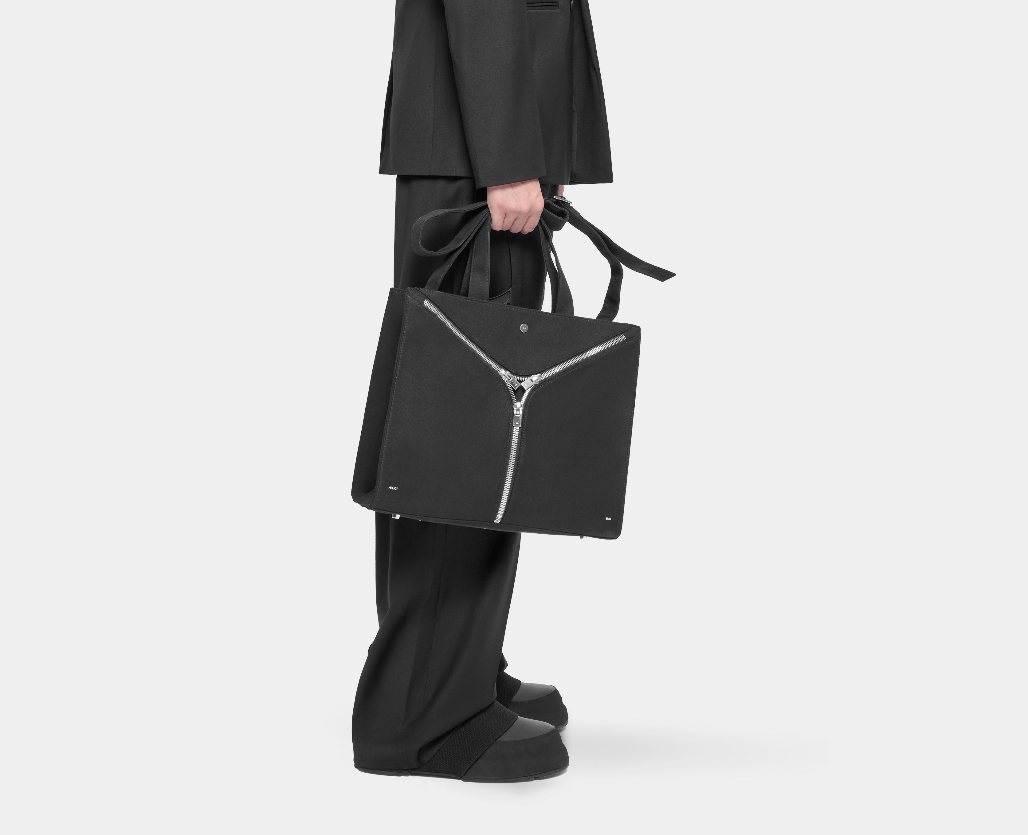 HE, product: TECTON TOTE BAG (Fig. 7)