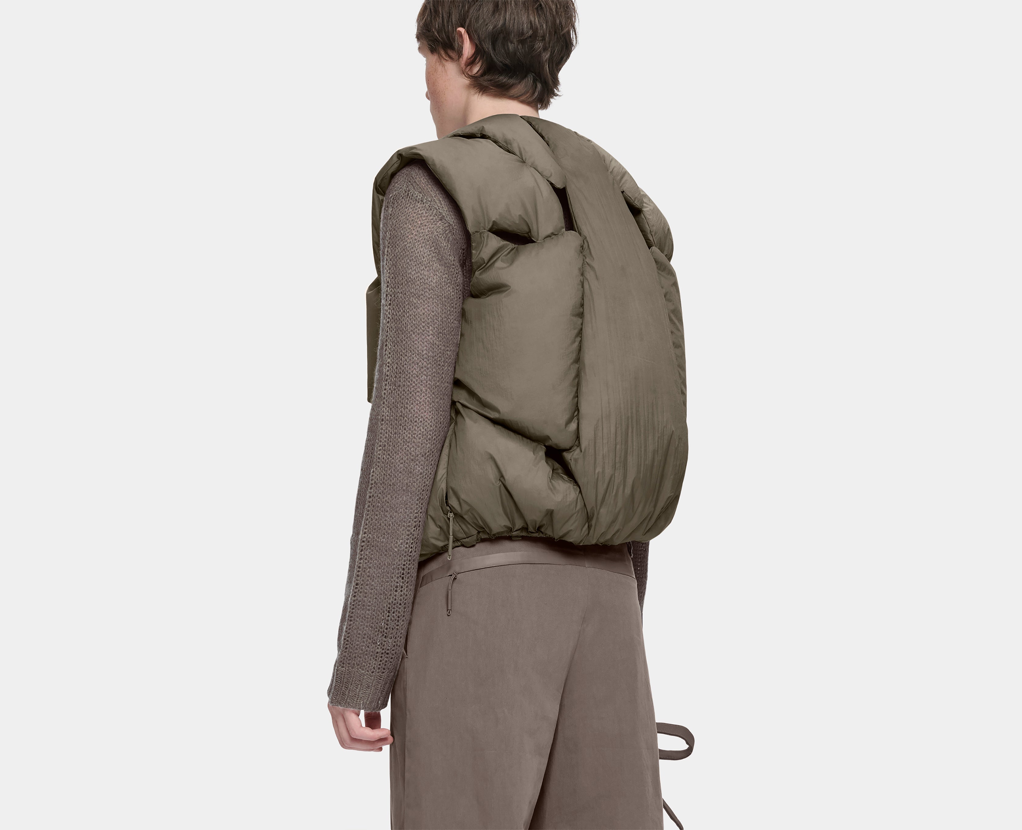 HE, product: KATHEMERA PANTS (Fig. 5)