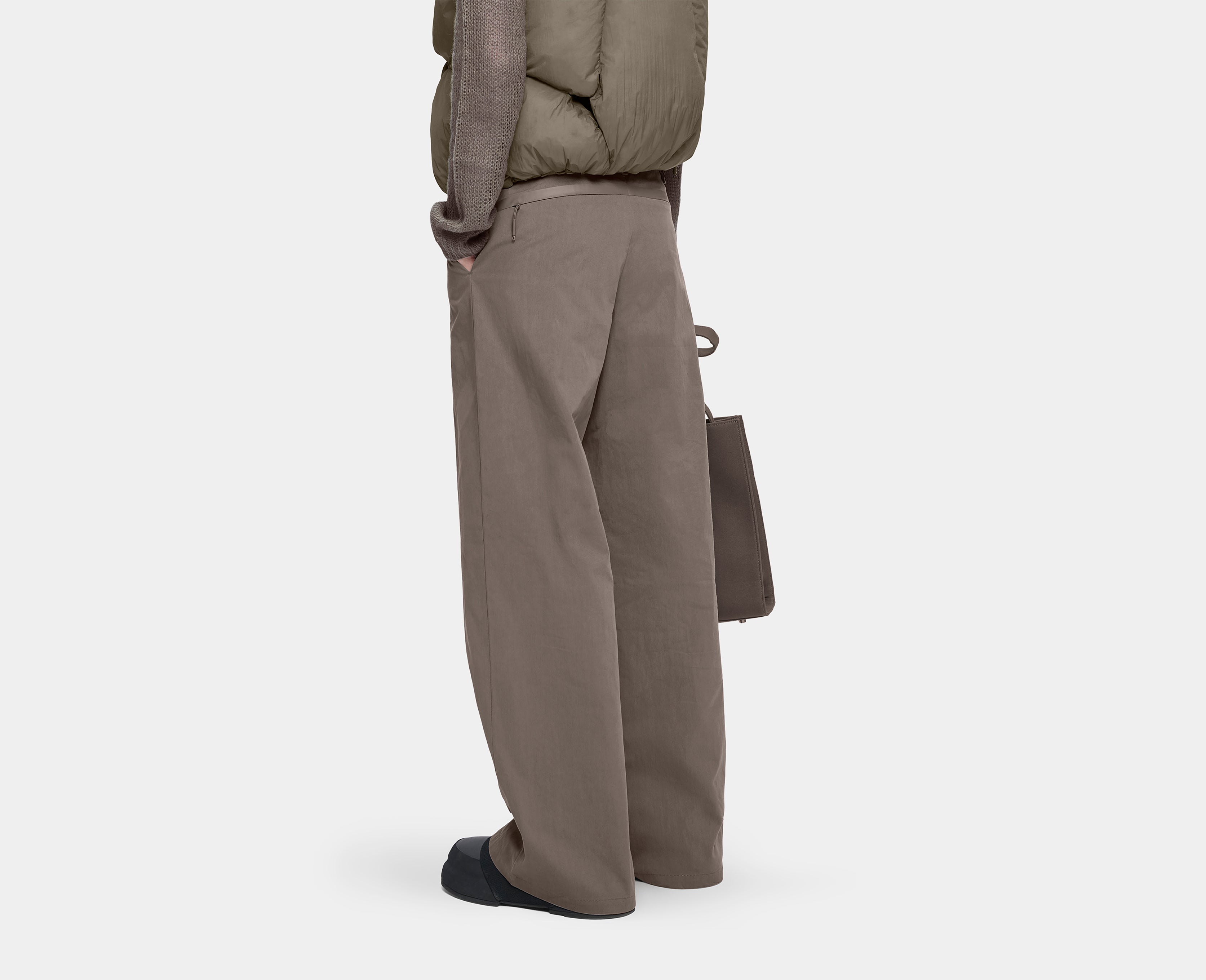 HE, product: KATHEMERA PANTS (Fig. 6)