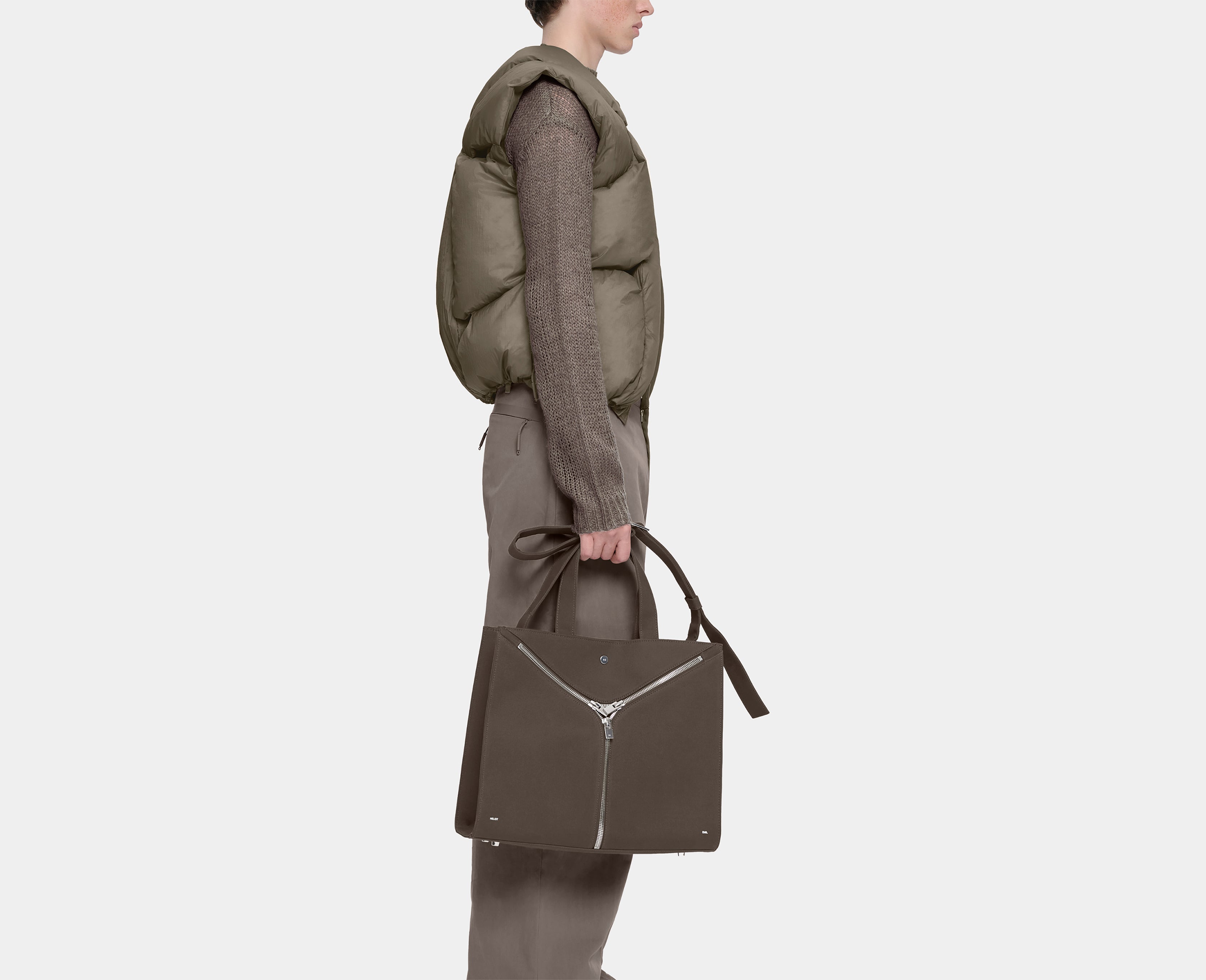HE, product: TECTON TOTE BAG (Fig. 6)