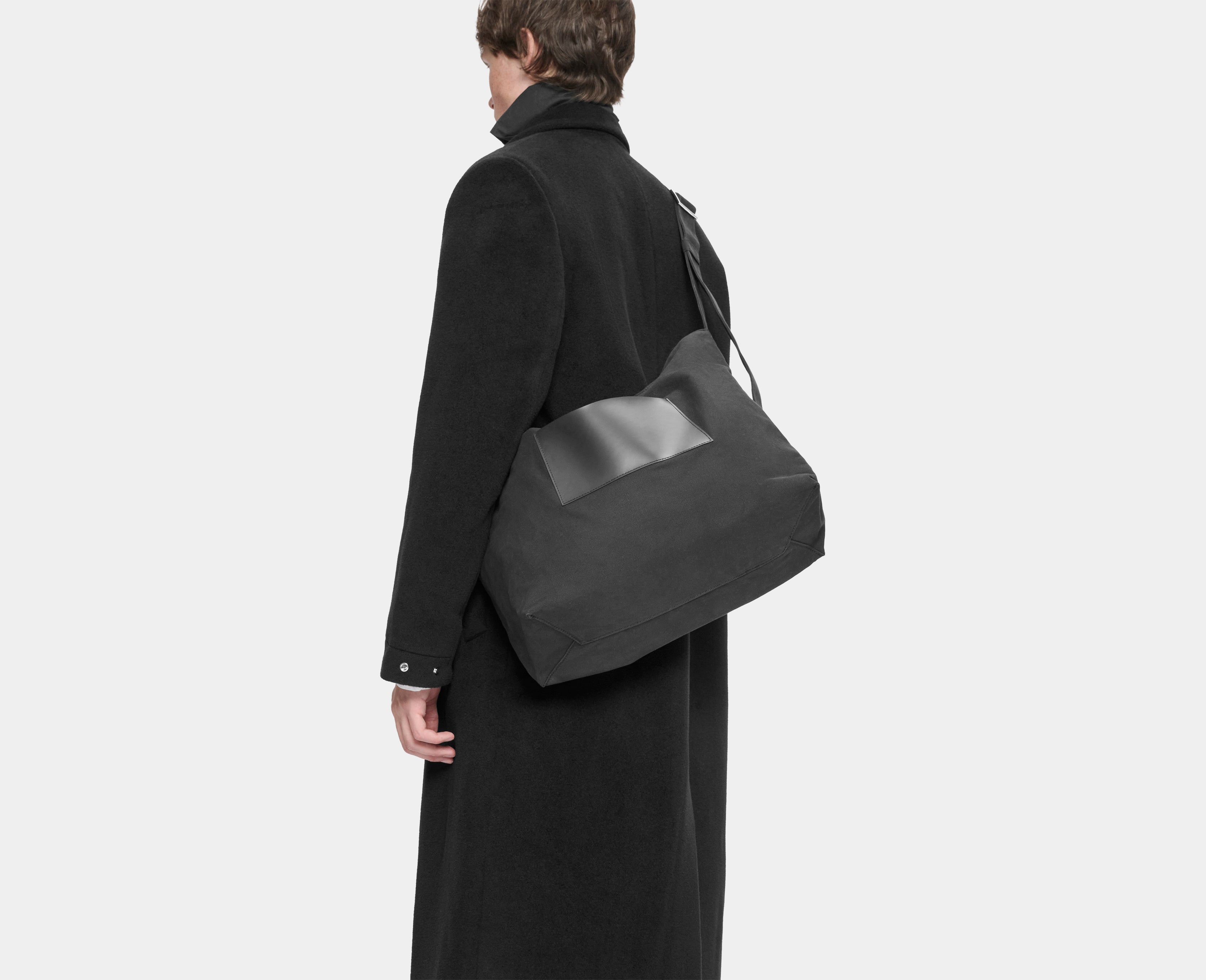 HE, product: CLAROR TOTE BAG (Fig. 6)