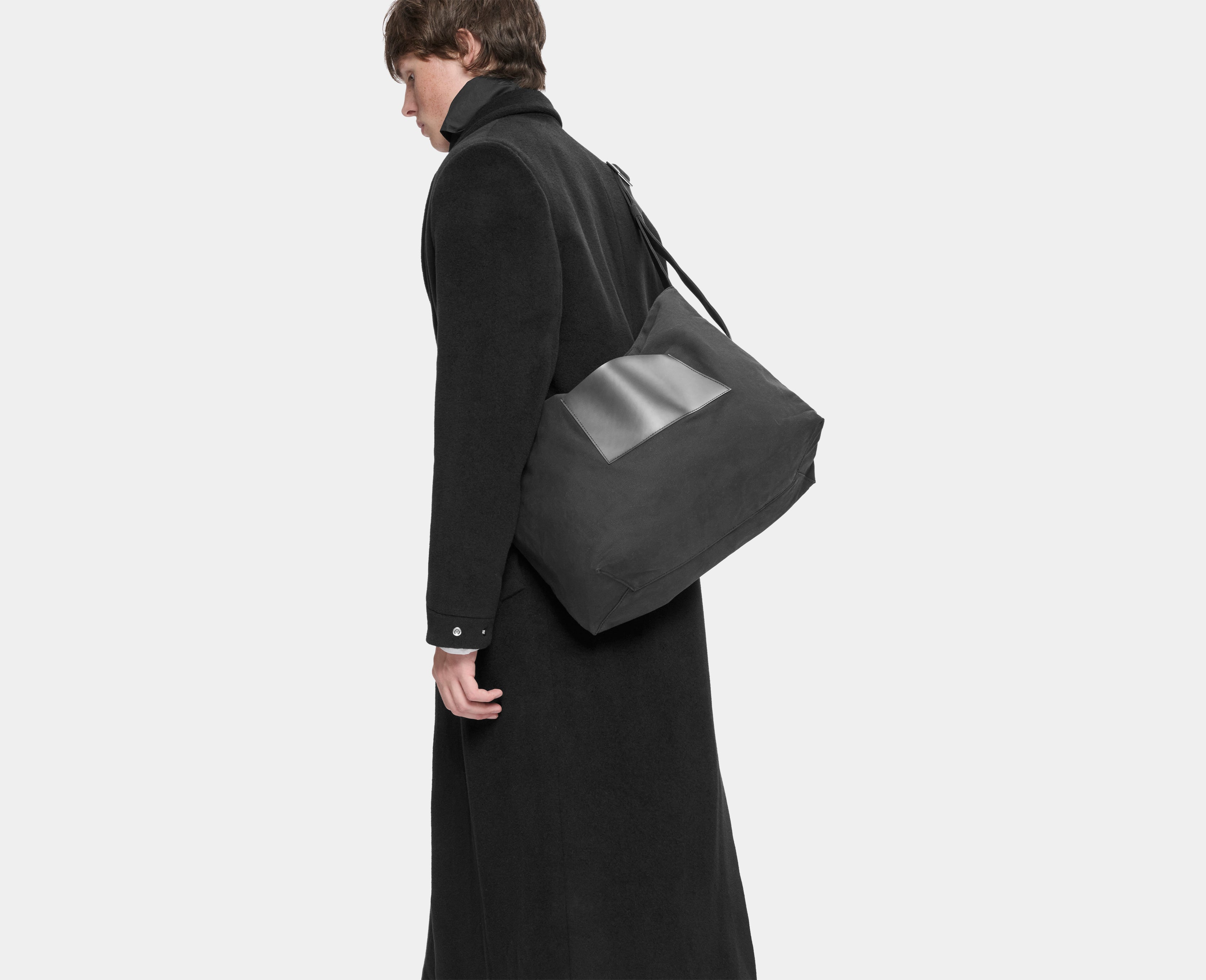 HE, product: CLAROR TOTE BAG (Fig. 7)