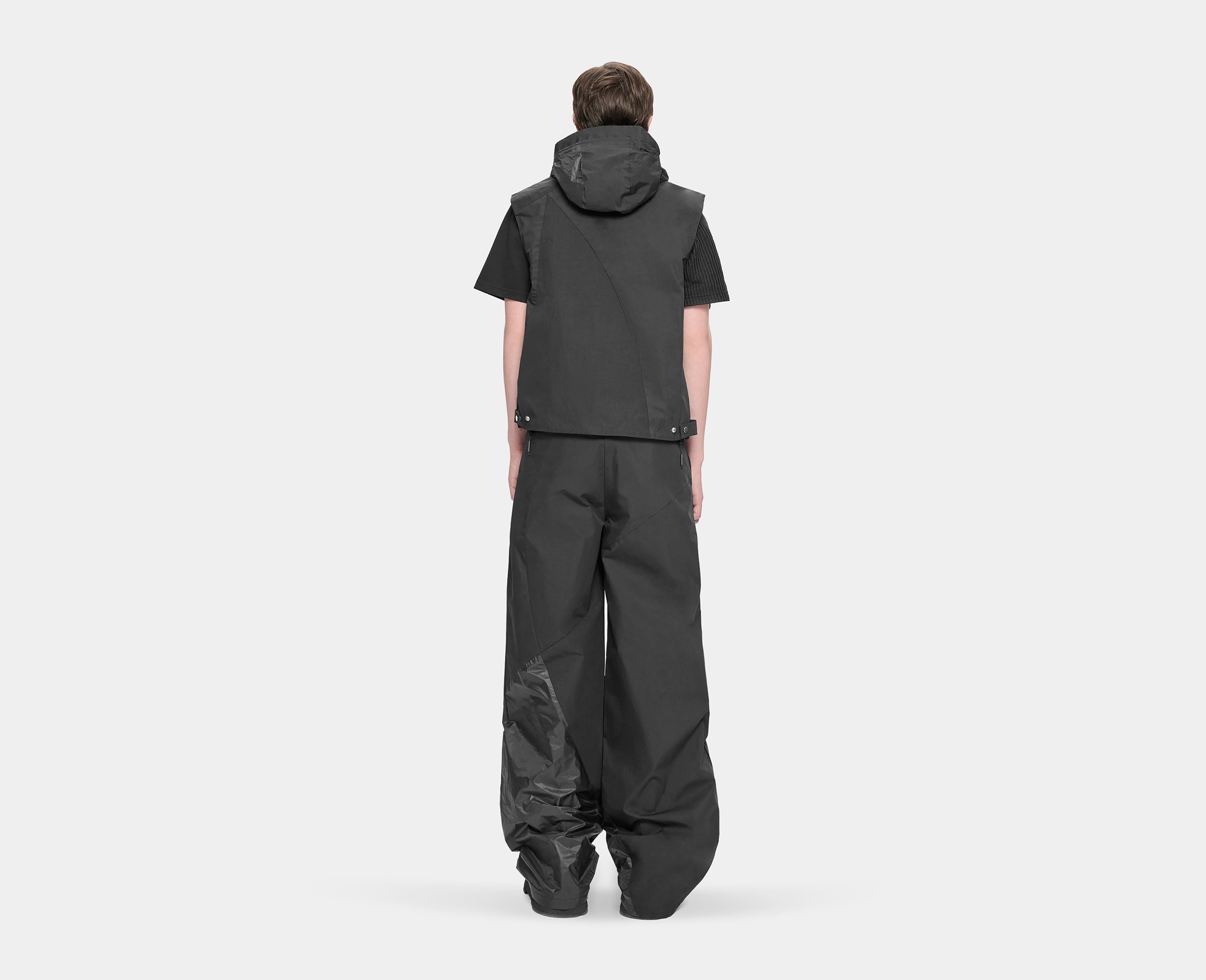 HE, product: POLARIZE TROUSERS (Fig. 4)
