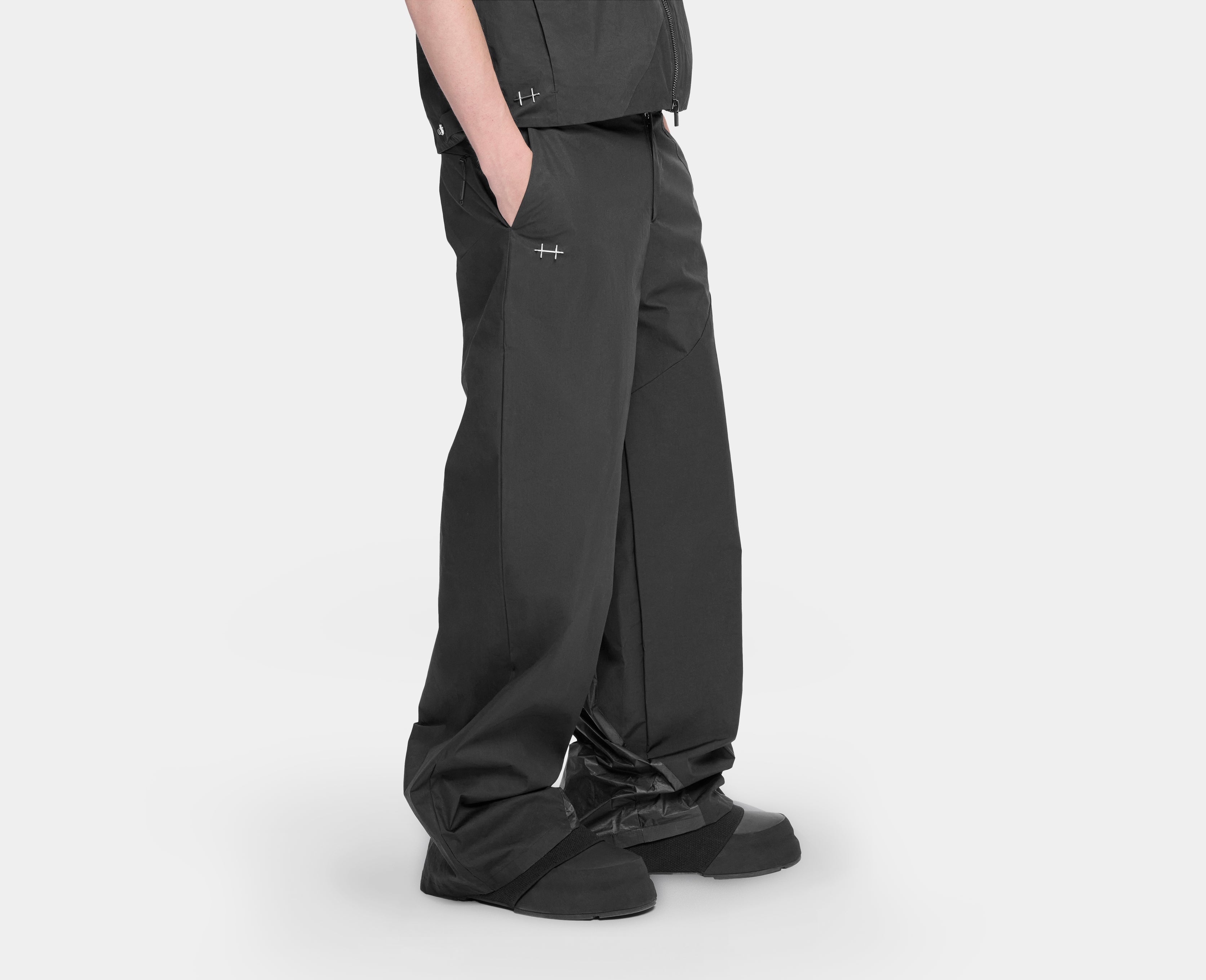 HE, product: POLARIZE TROUSERS (Fig. 5)