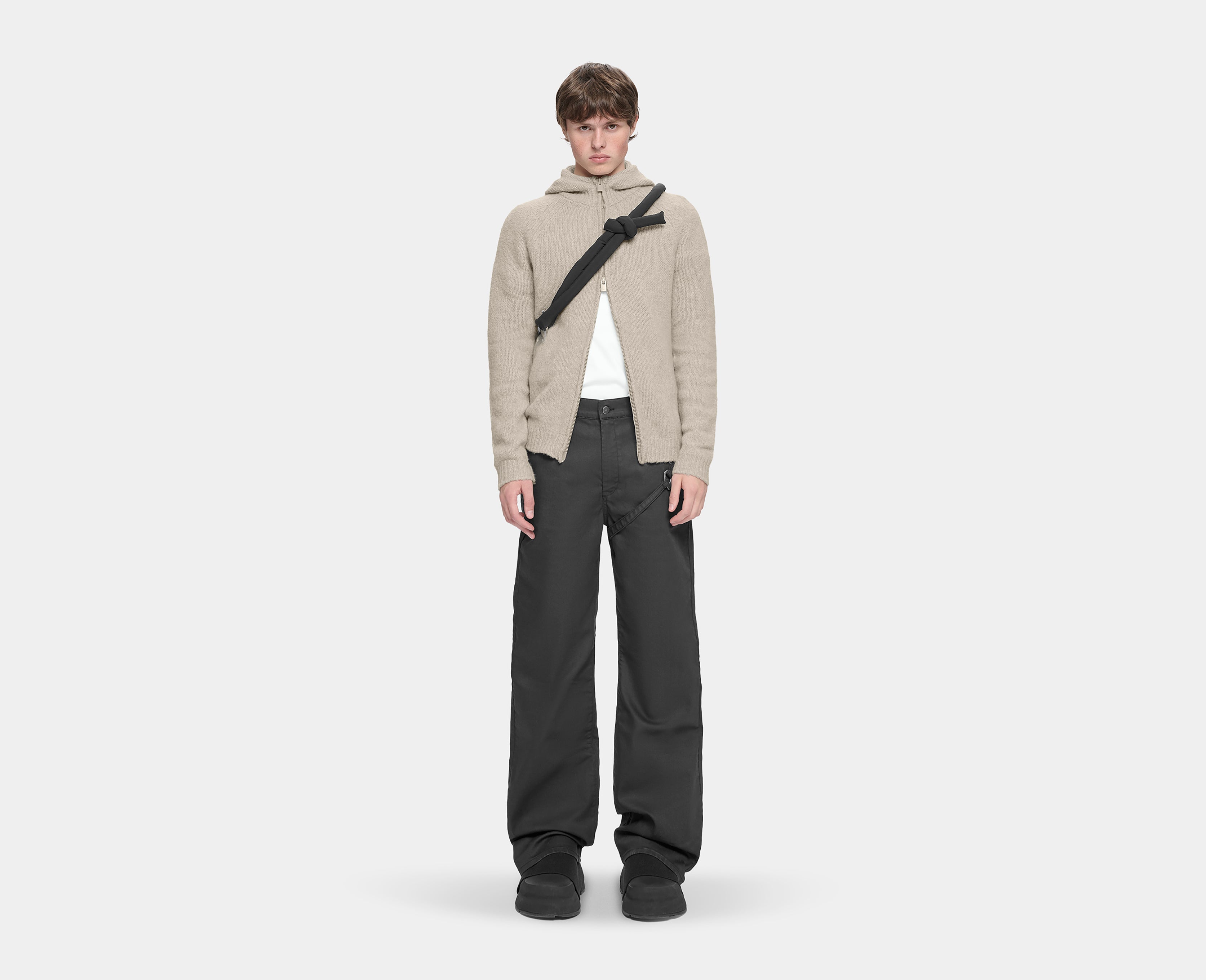 HE, product: INVIOLA CASHMERE HOODIE (Fig. 2)