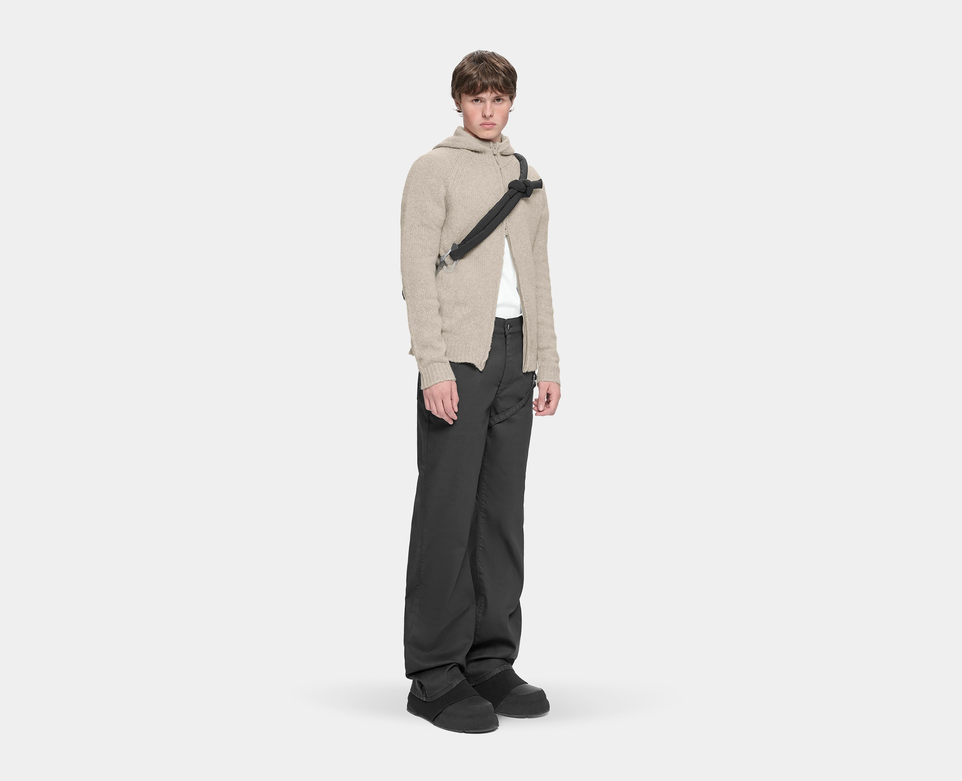 HE, product: INVIOLA CASHMERE HOODIE (Fig. 3)