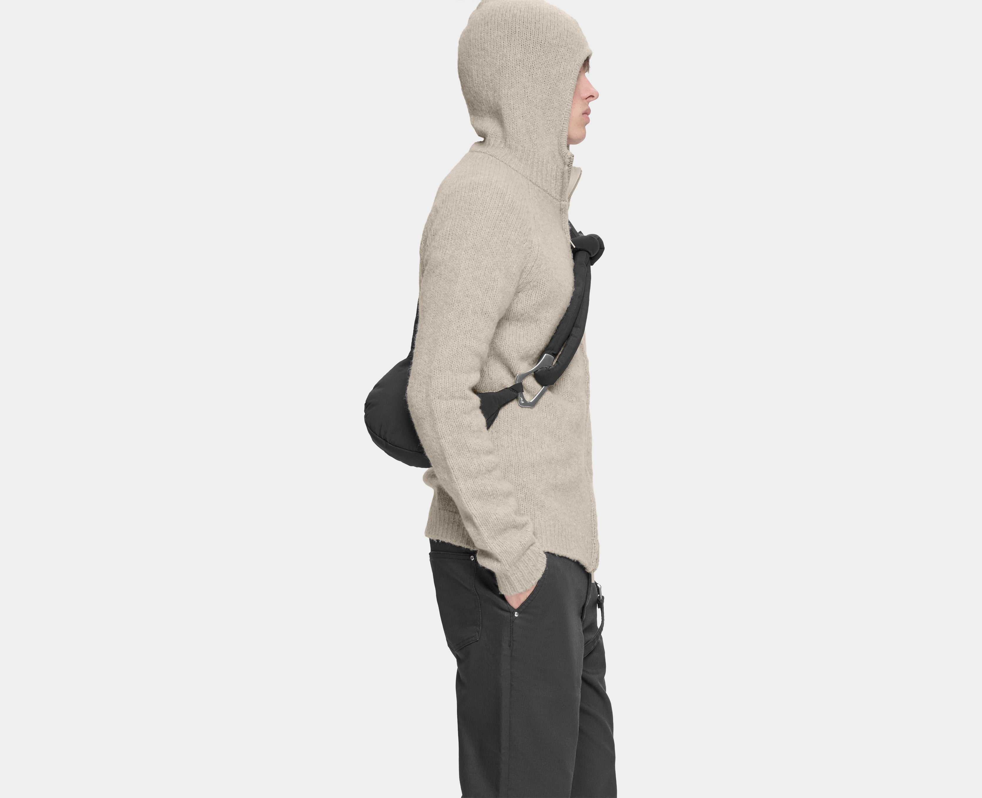HE, product: INVIOLA CASHMERE HOODIE (Fig. 6)