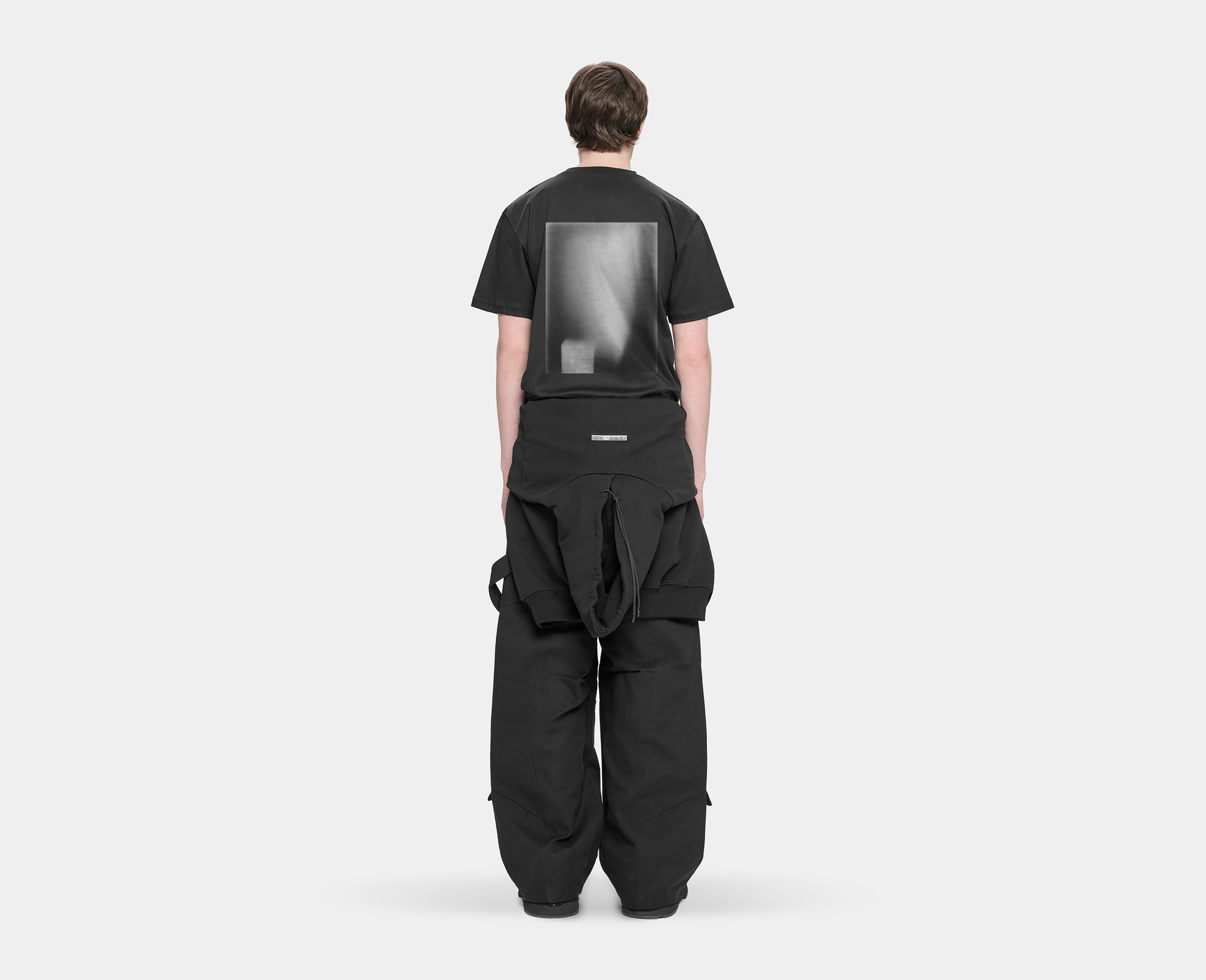 HE, product: PHOTON T-SHIRT (Fig. 4)