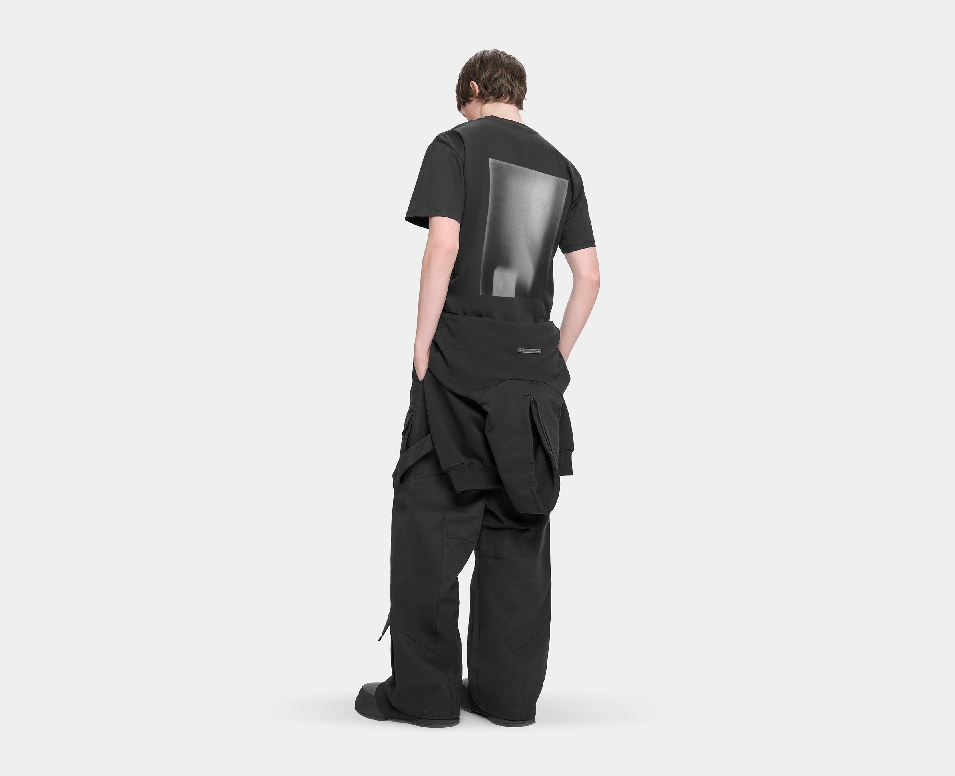 HE, product: PHOTON T-SHIRT (Fig. 5)