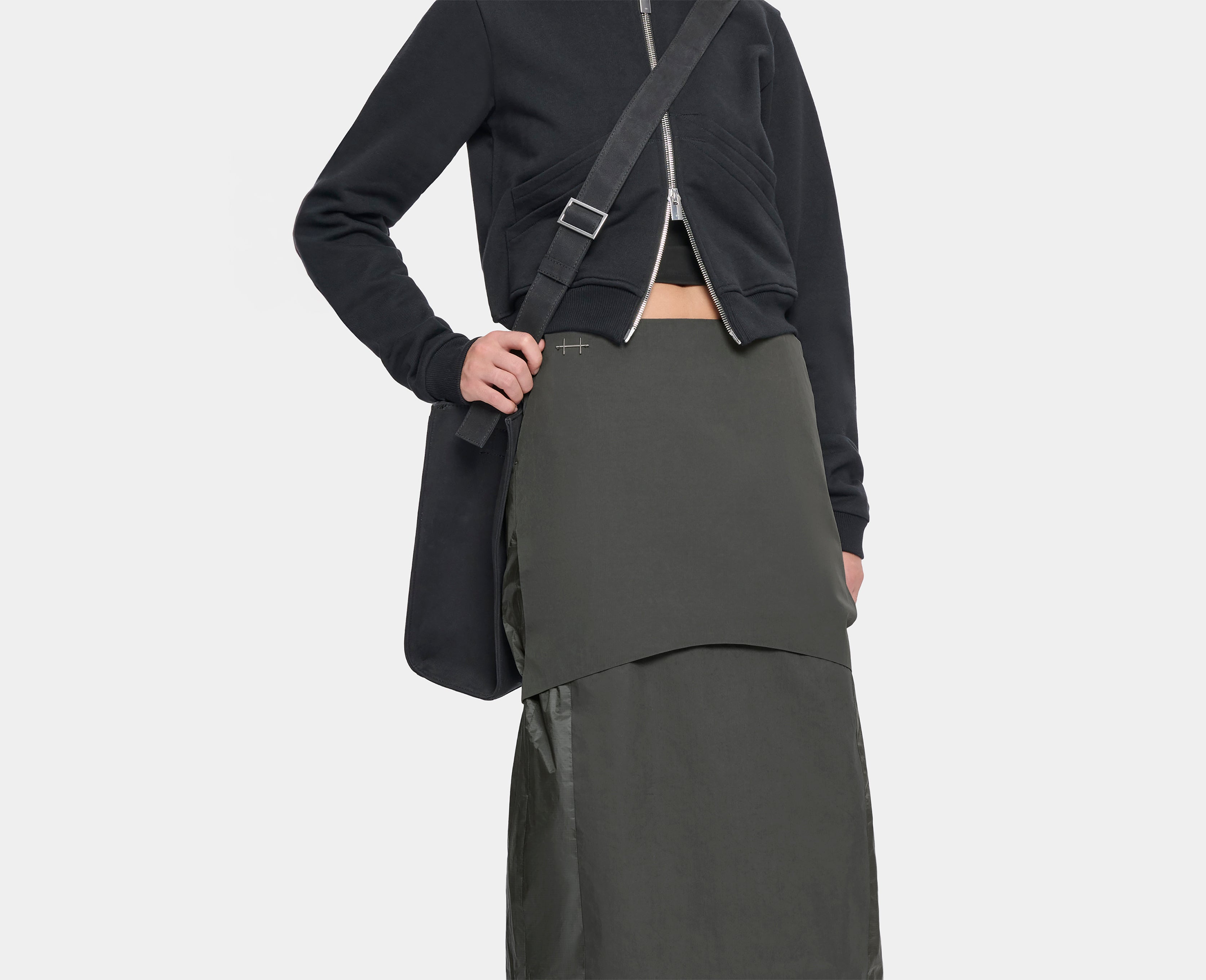 HE, product: POLARIZE SKIRT (Fig. 6)