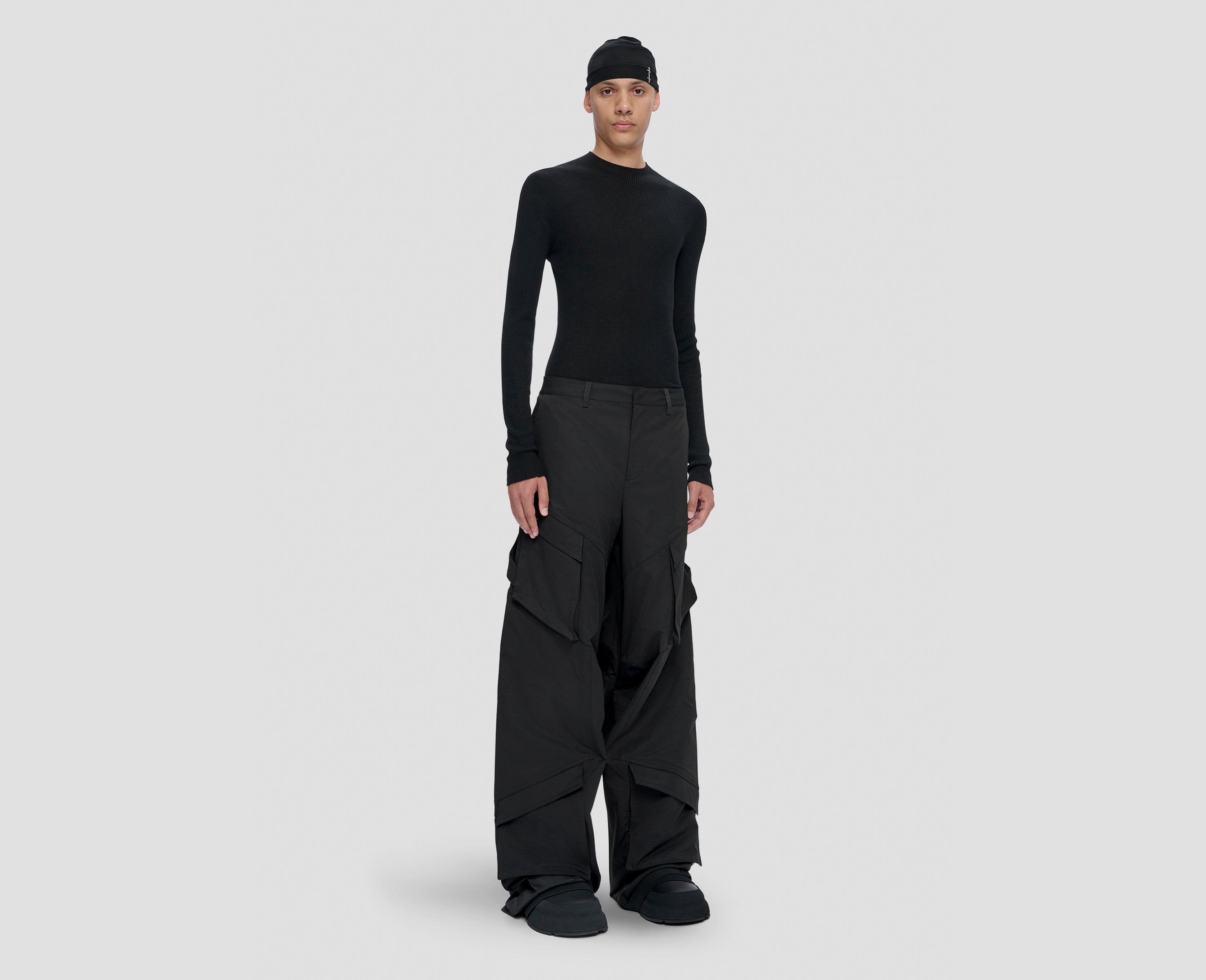 HE, product: CELLULAE CARGO TROUSERS (Fig. 3)