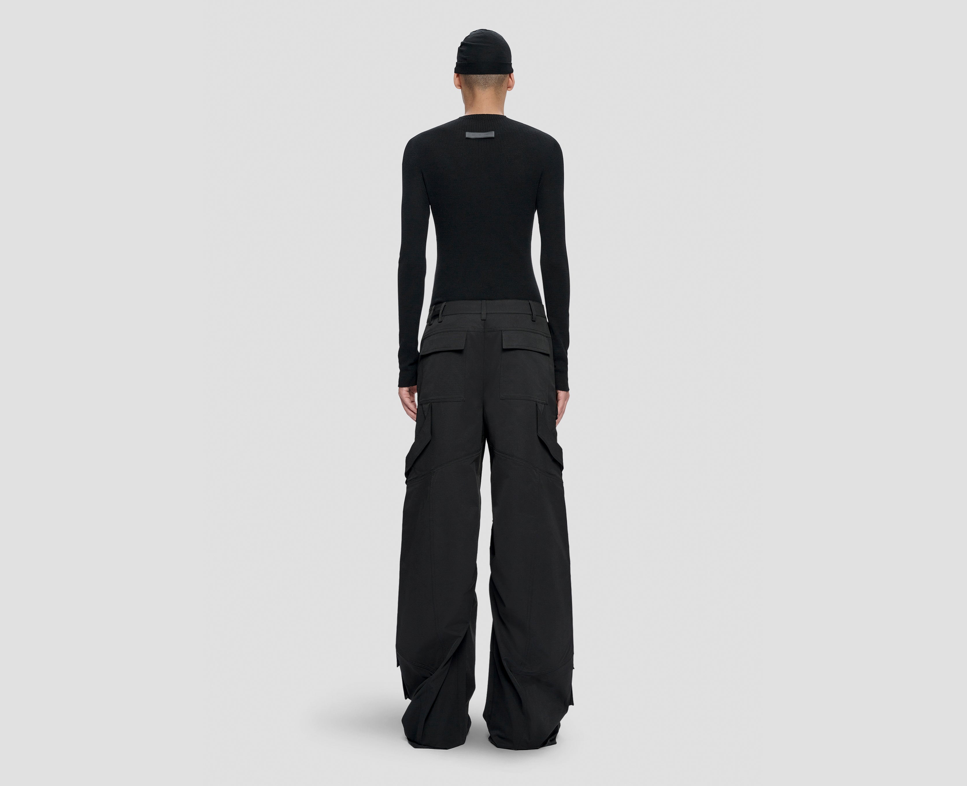 HE, product: CELLULAE CARGO TROUSERS (Fig. 4)