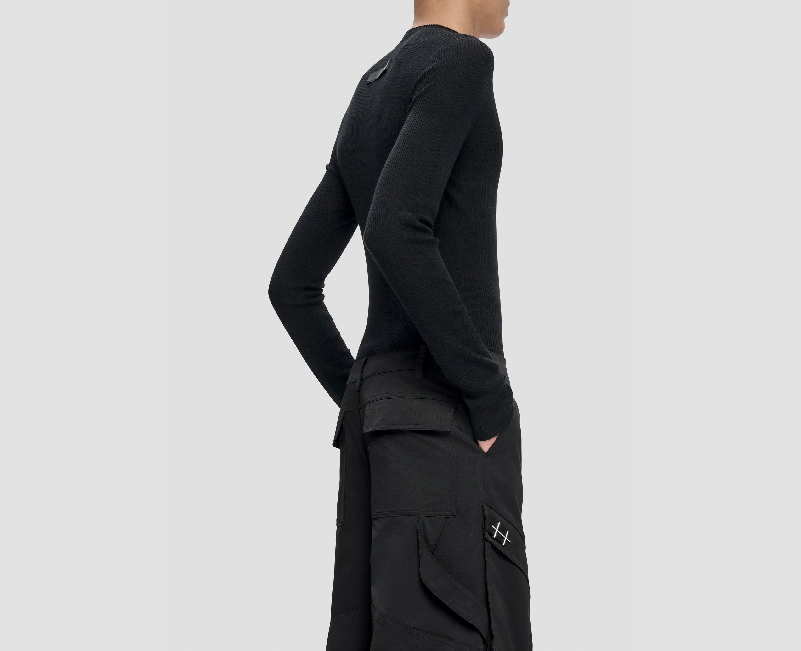 HE, product: ISOTROPY KNIT LS (Fig. 5)