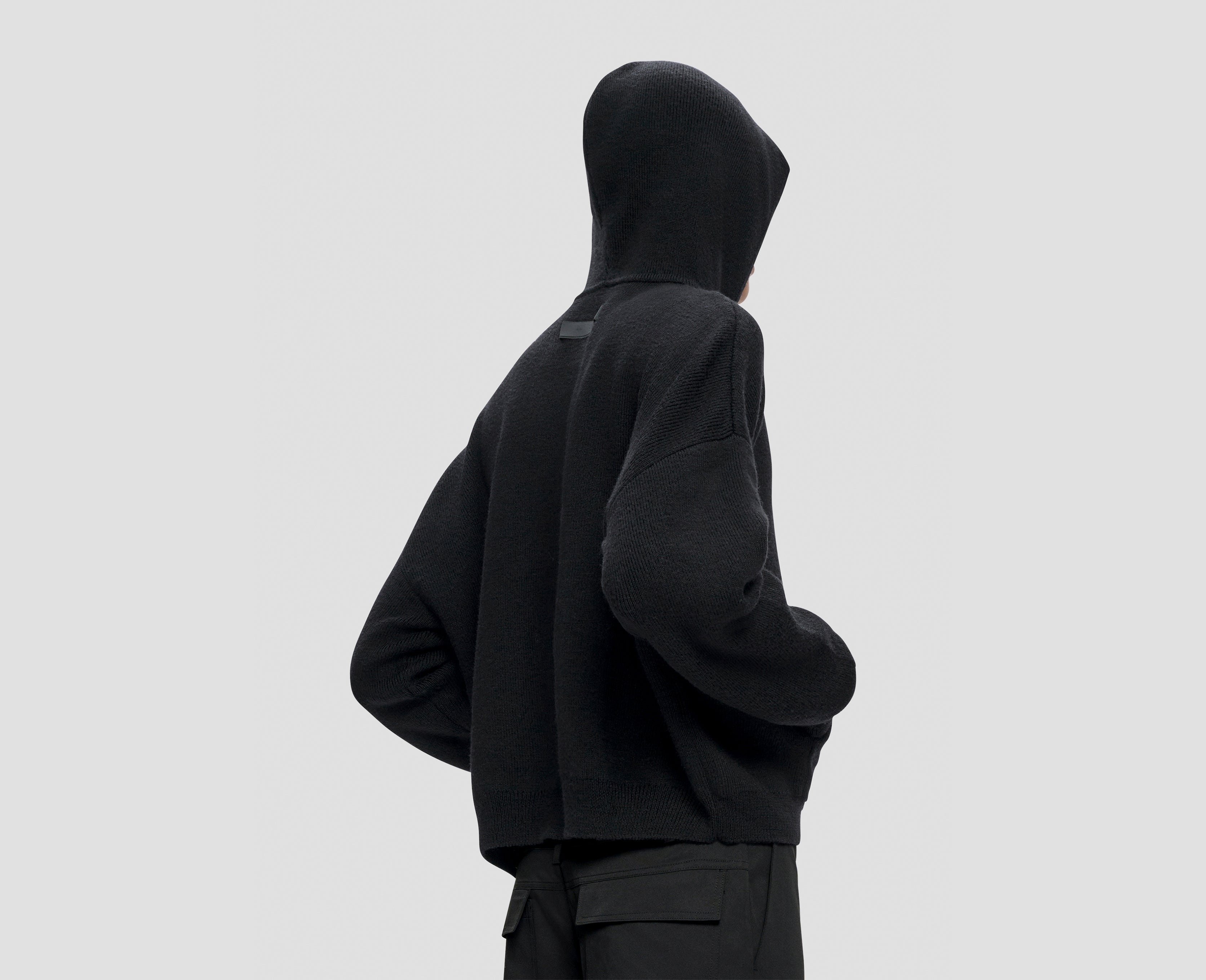 HE, product: LAMPI KNIT HOODIE (Fig. 5)