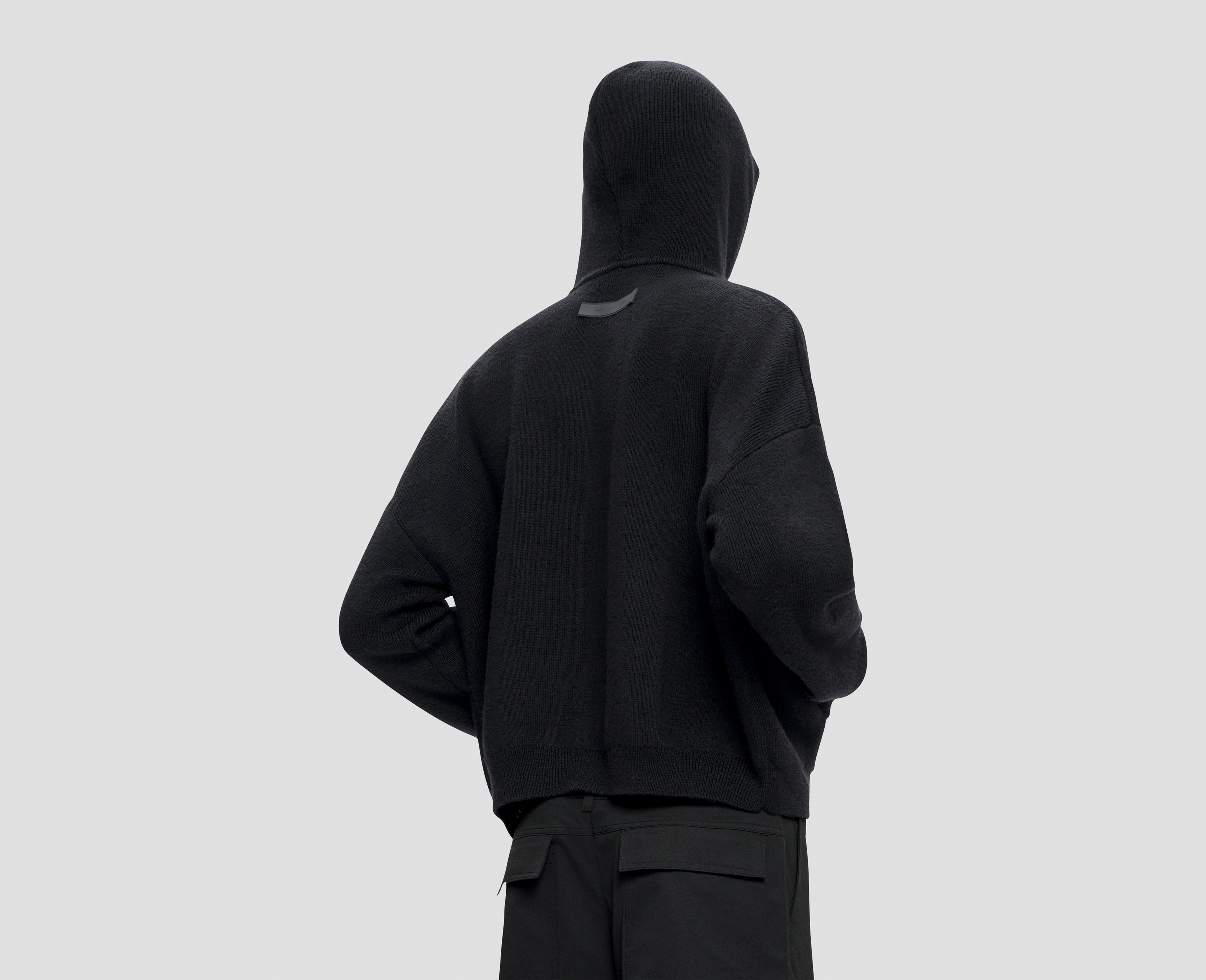 HE, product: LAMPI KNIT HOODIE (Fig. 7)