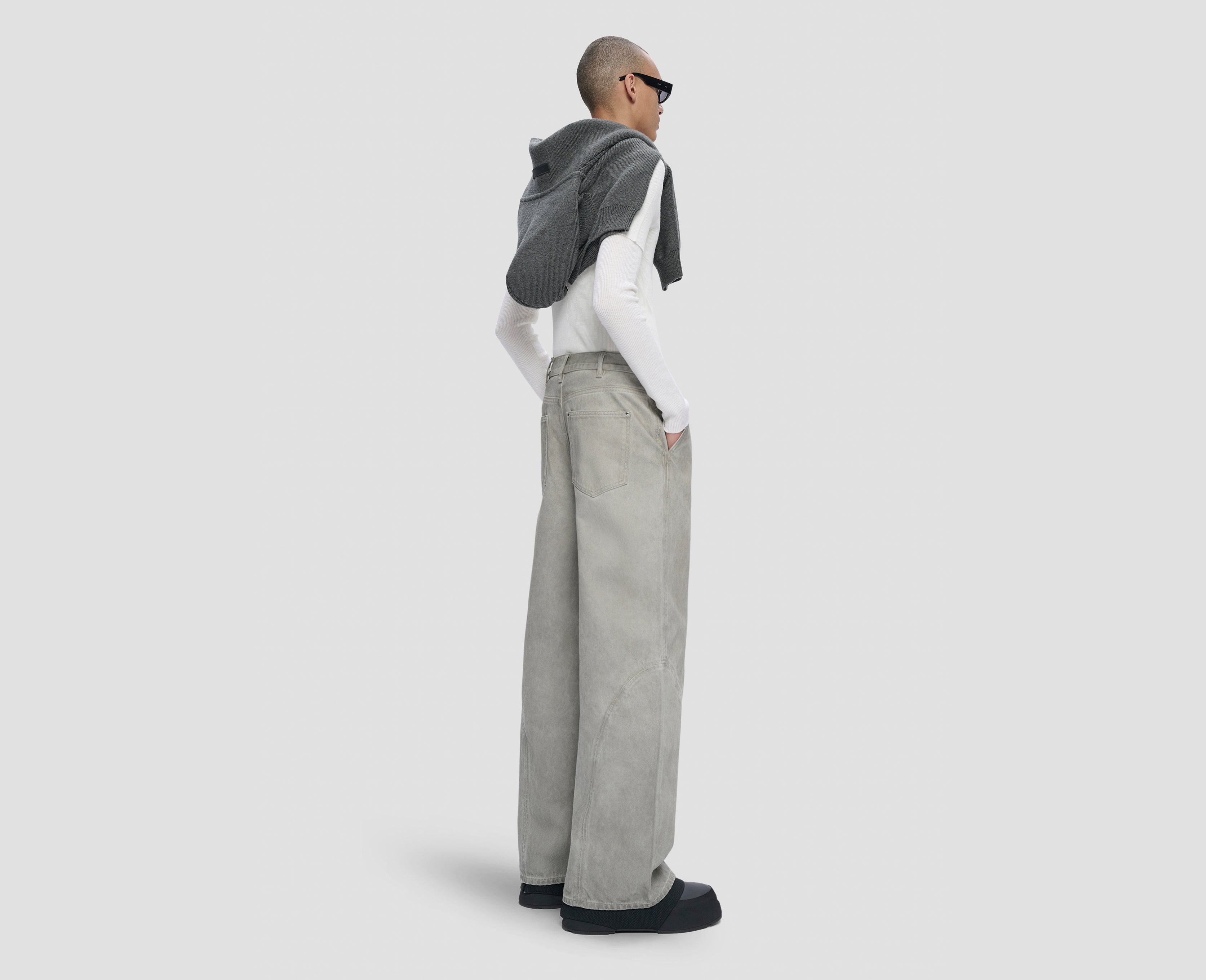 HE, product: BASALT DENIM (Fig. 4)