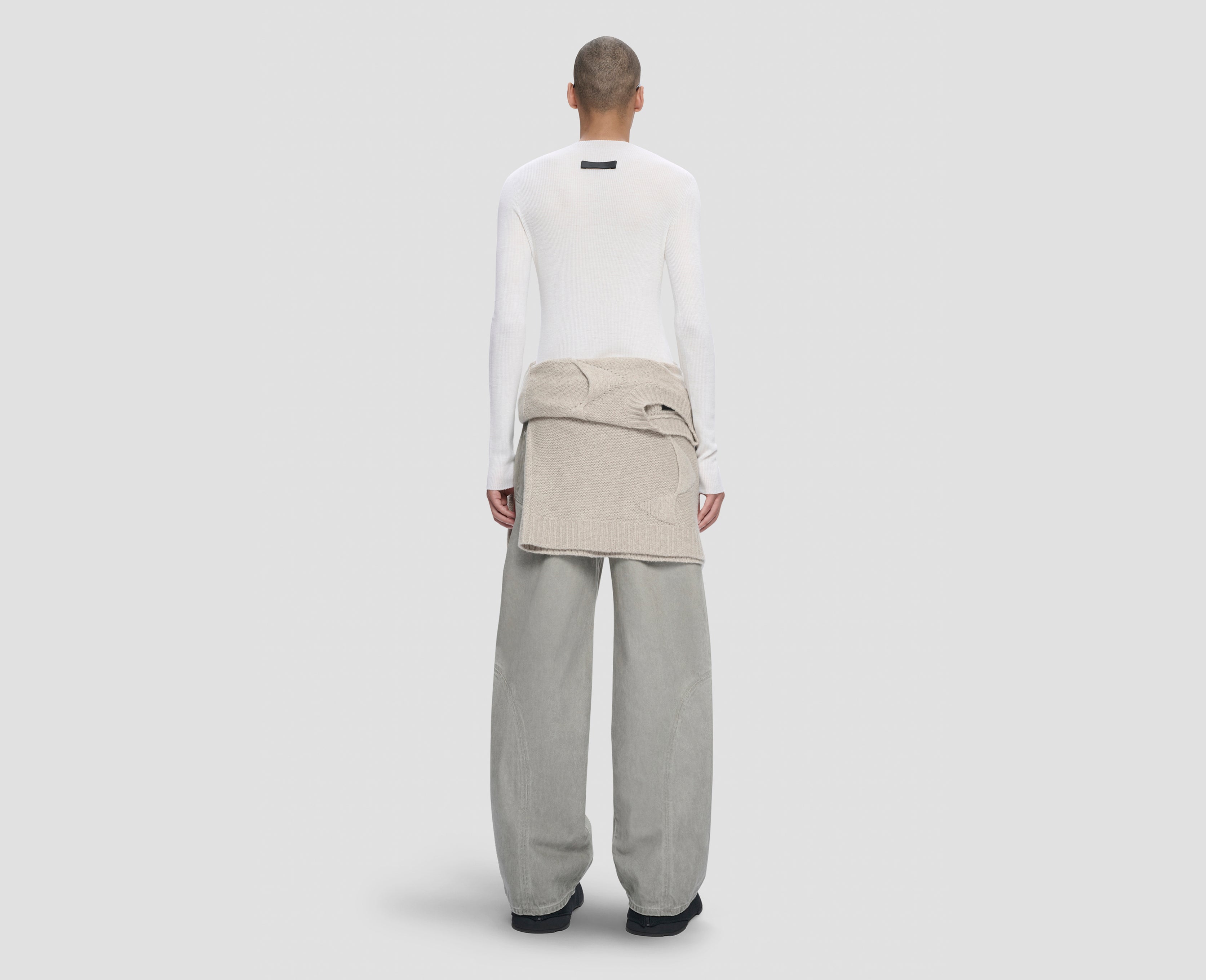 HE, product: ISOTROPY KNIT LS (Fig. 4)